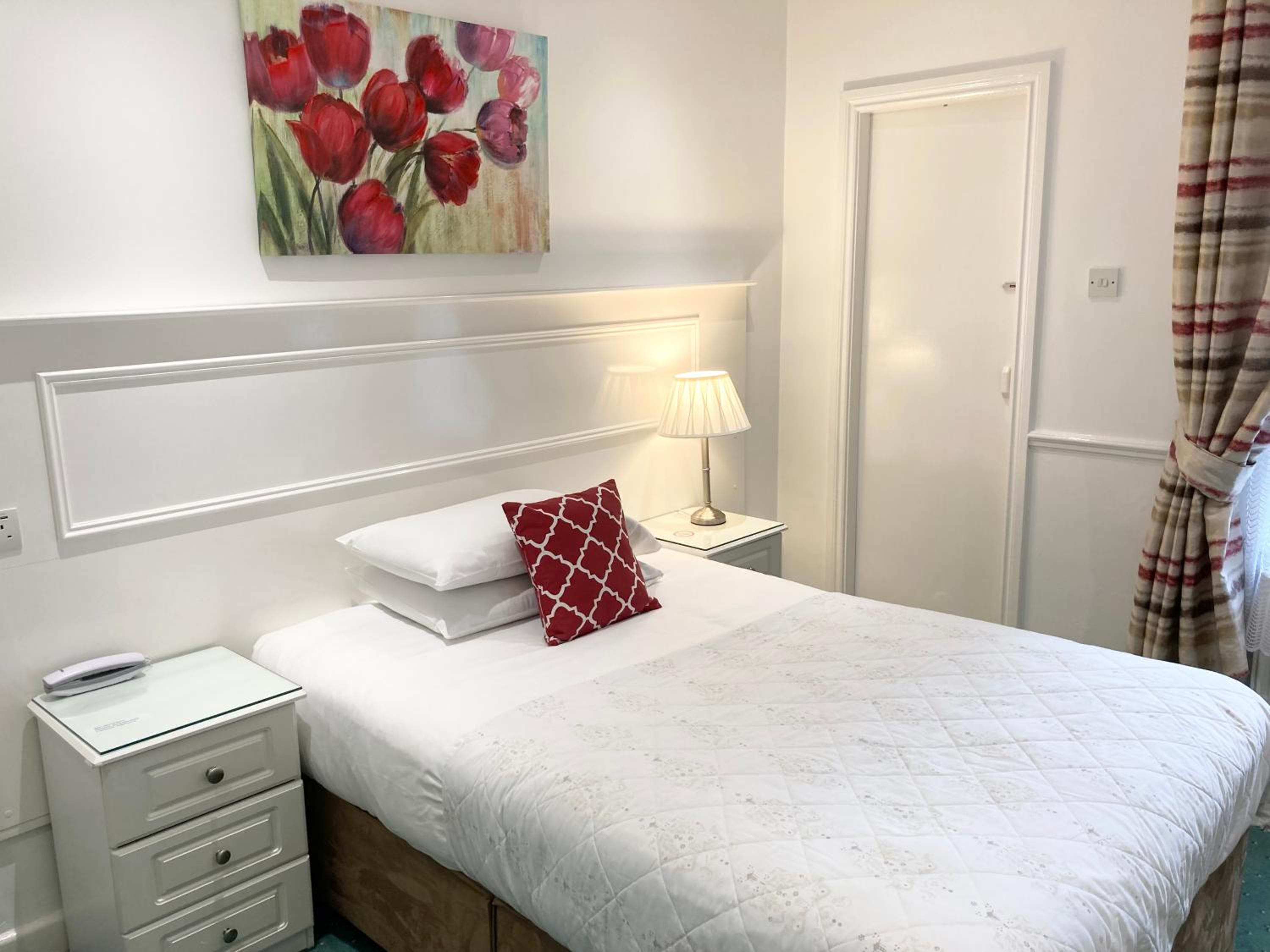 Small Single Room photo 1