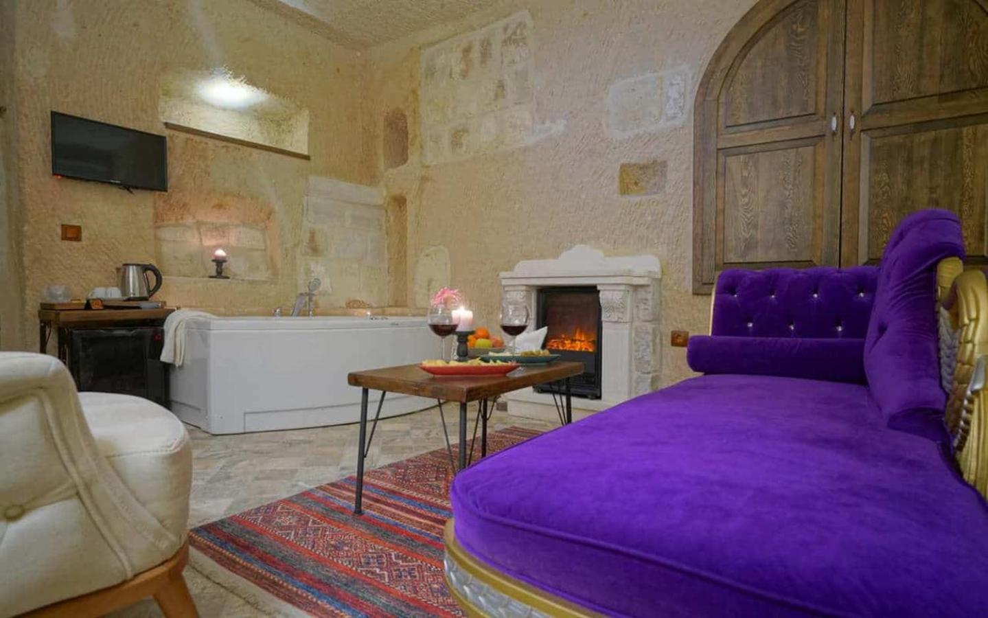 Deluxe Cave Room