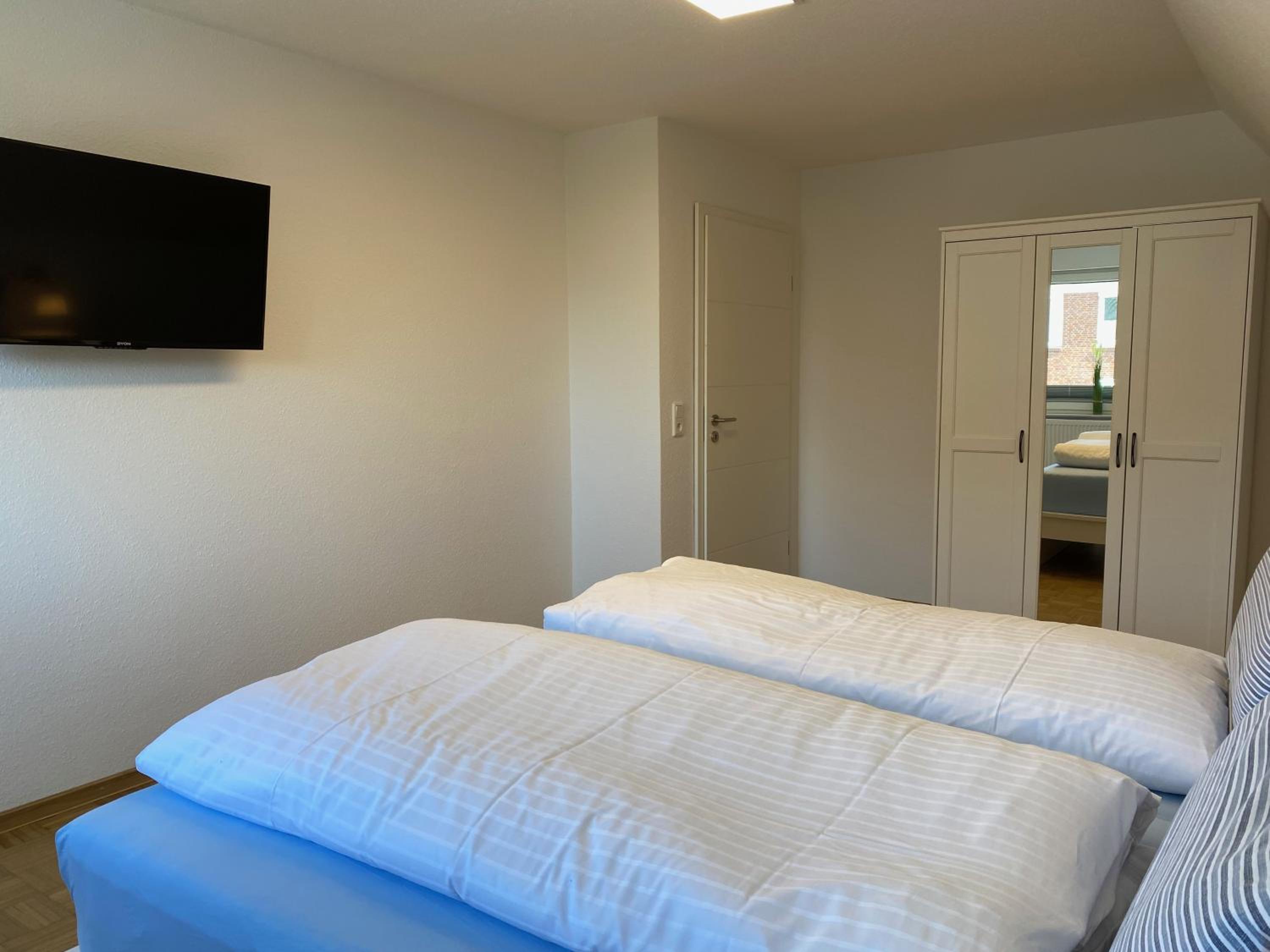 One-Bedroom Apartment with Loggia - Photo 5