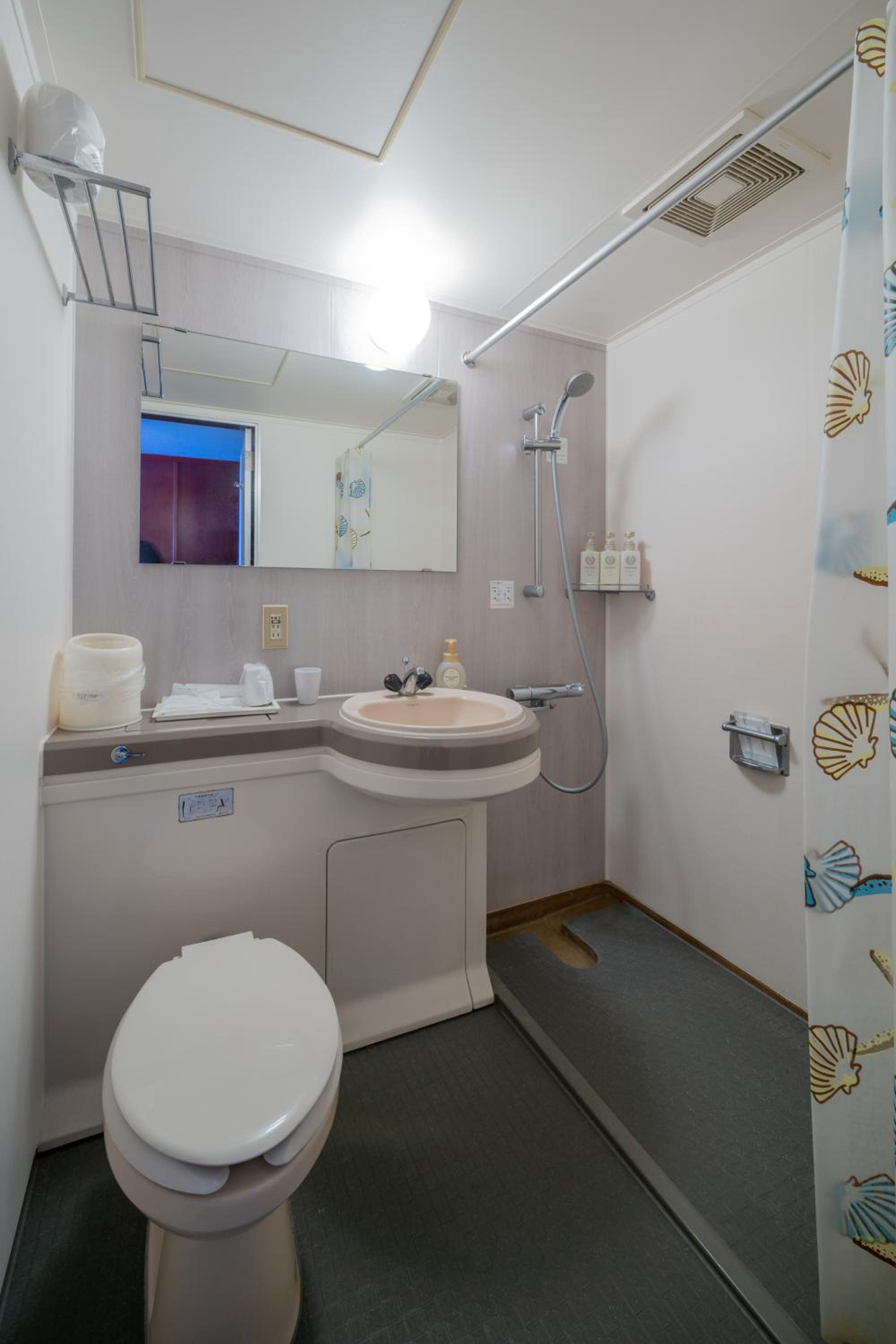 Deluxe Double Room with Shower - smoking - Photo 2