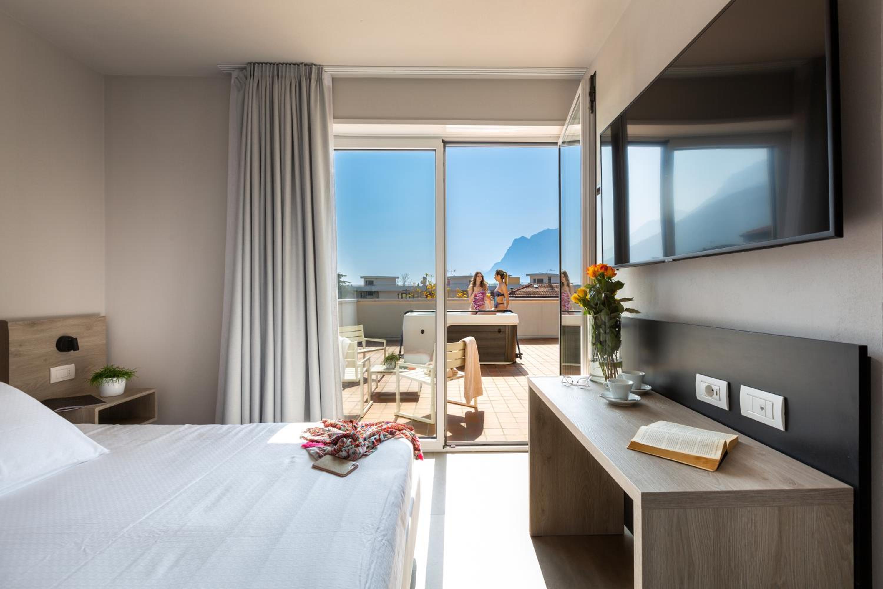 Double Room with Terrace and Jacuzzi