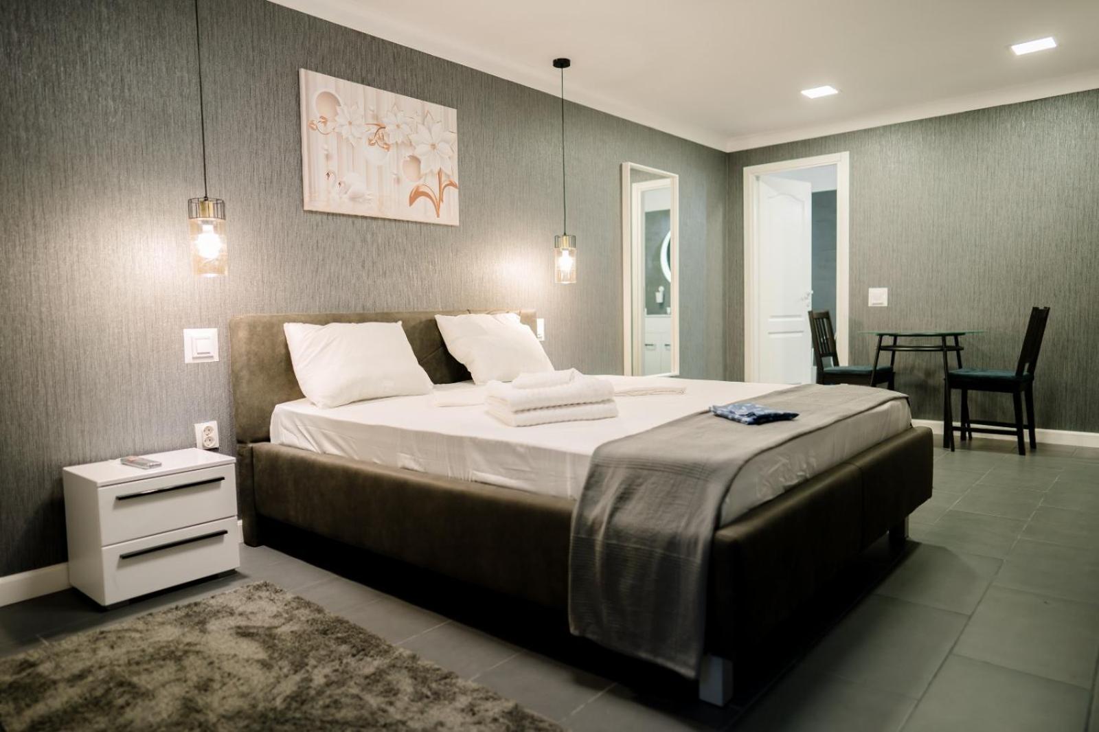 Deluxe Double Room (2 Adults + 1 Child)