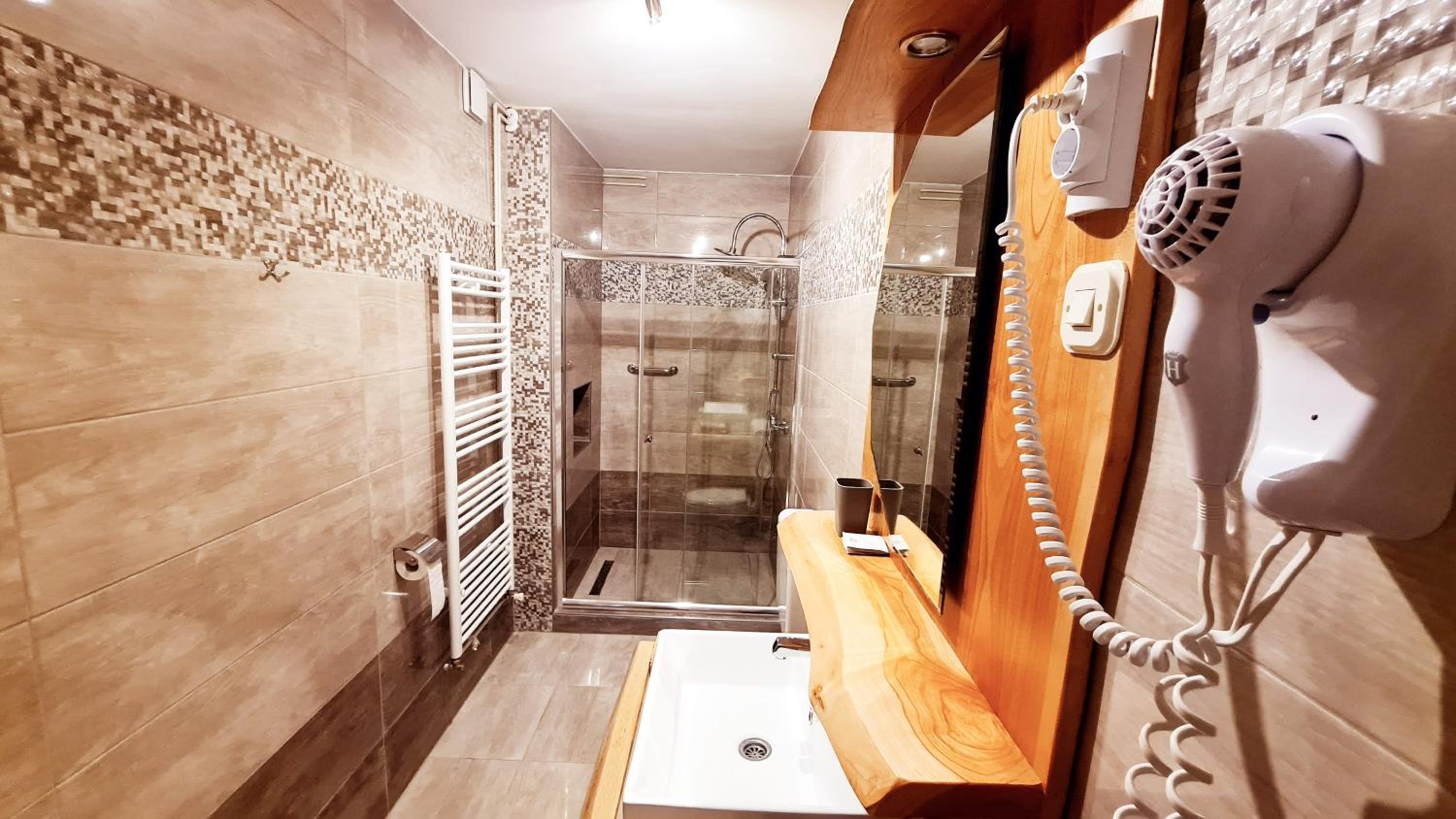 Double Room with Private Bathroom - Annex - Photo 15