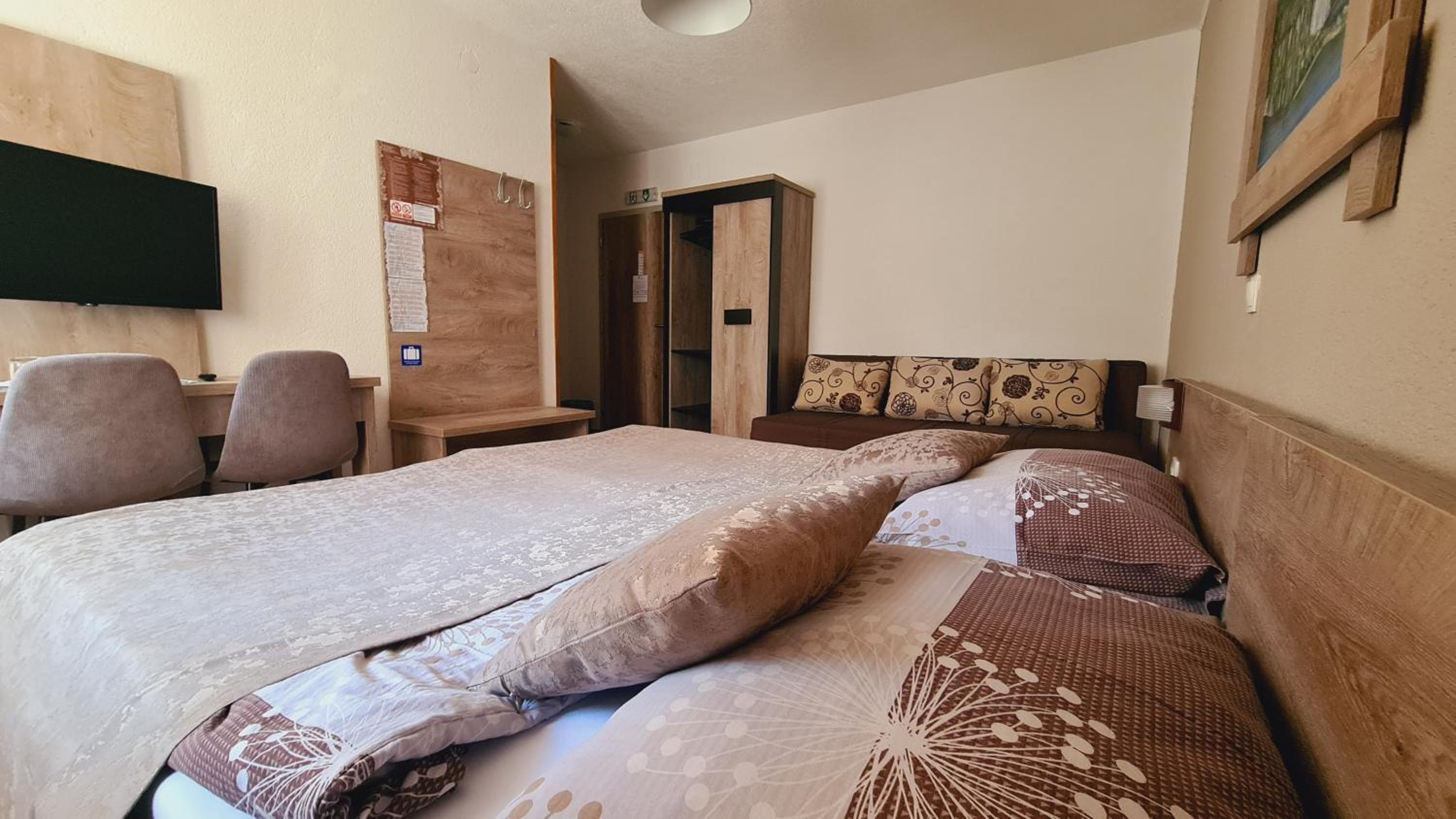 Double Room with Private Bathroom - Annex - Photo 16