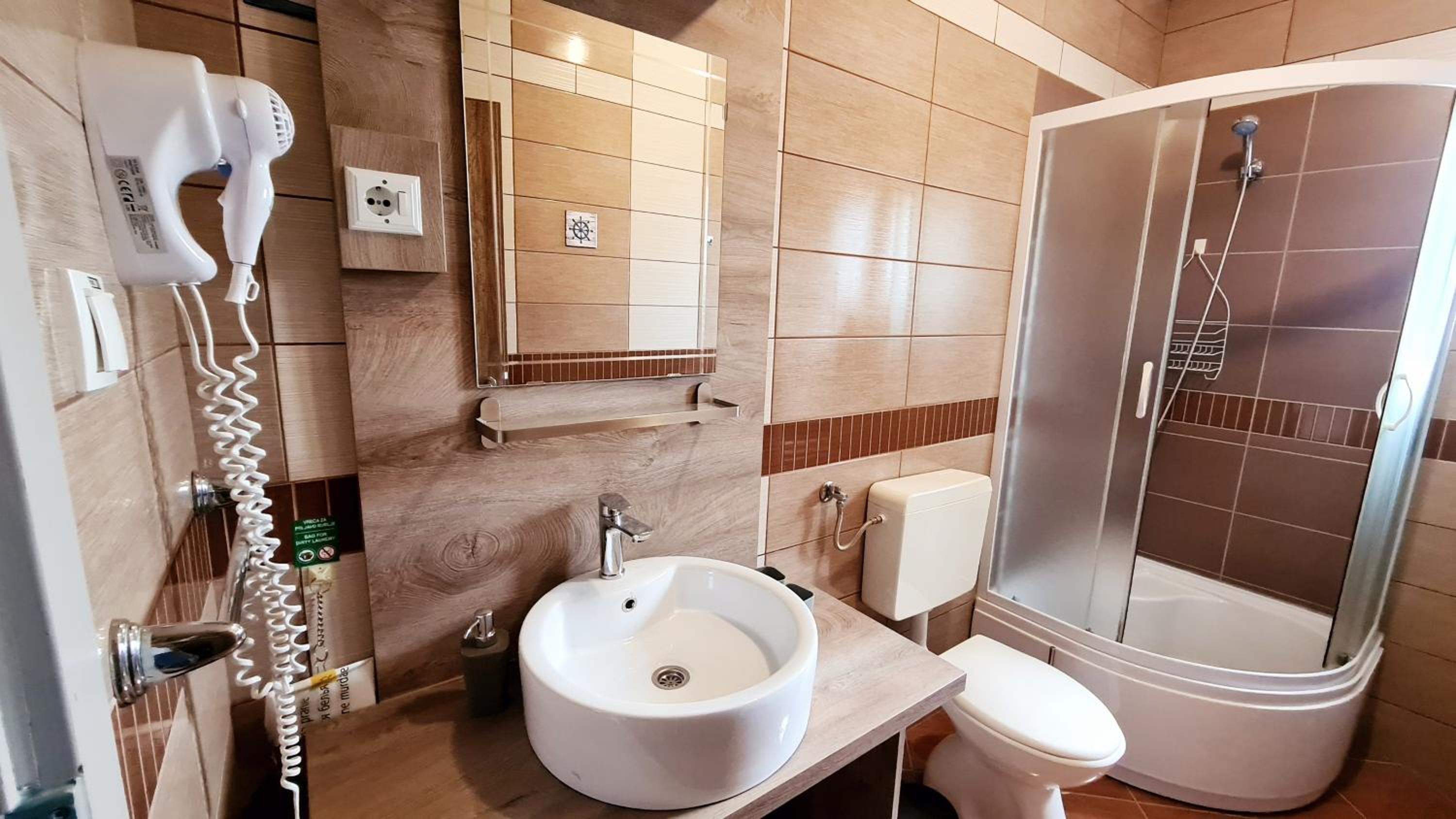 Double Room with Private Bathroom - Annex - Photo 8