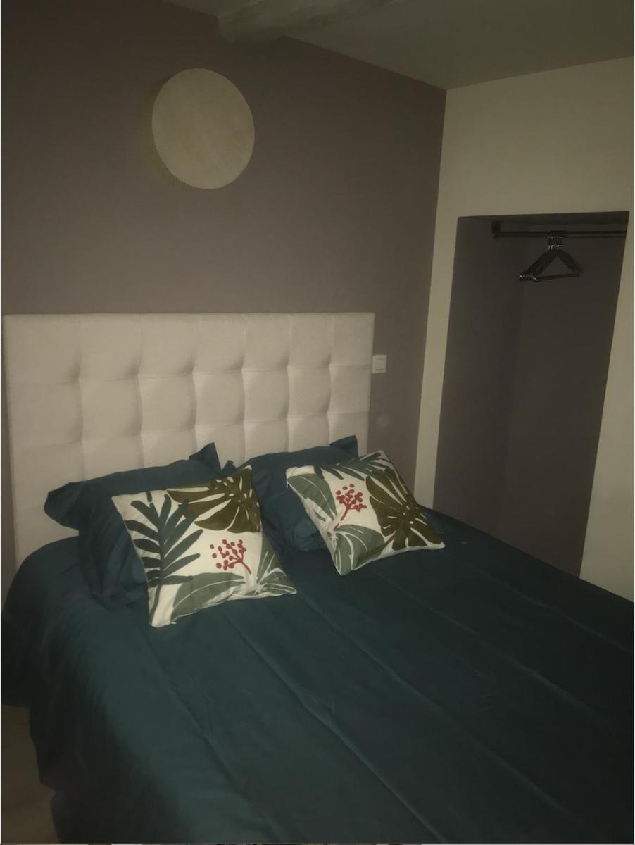 Two-Bedroom Apartment - Photo 8