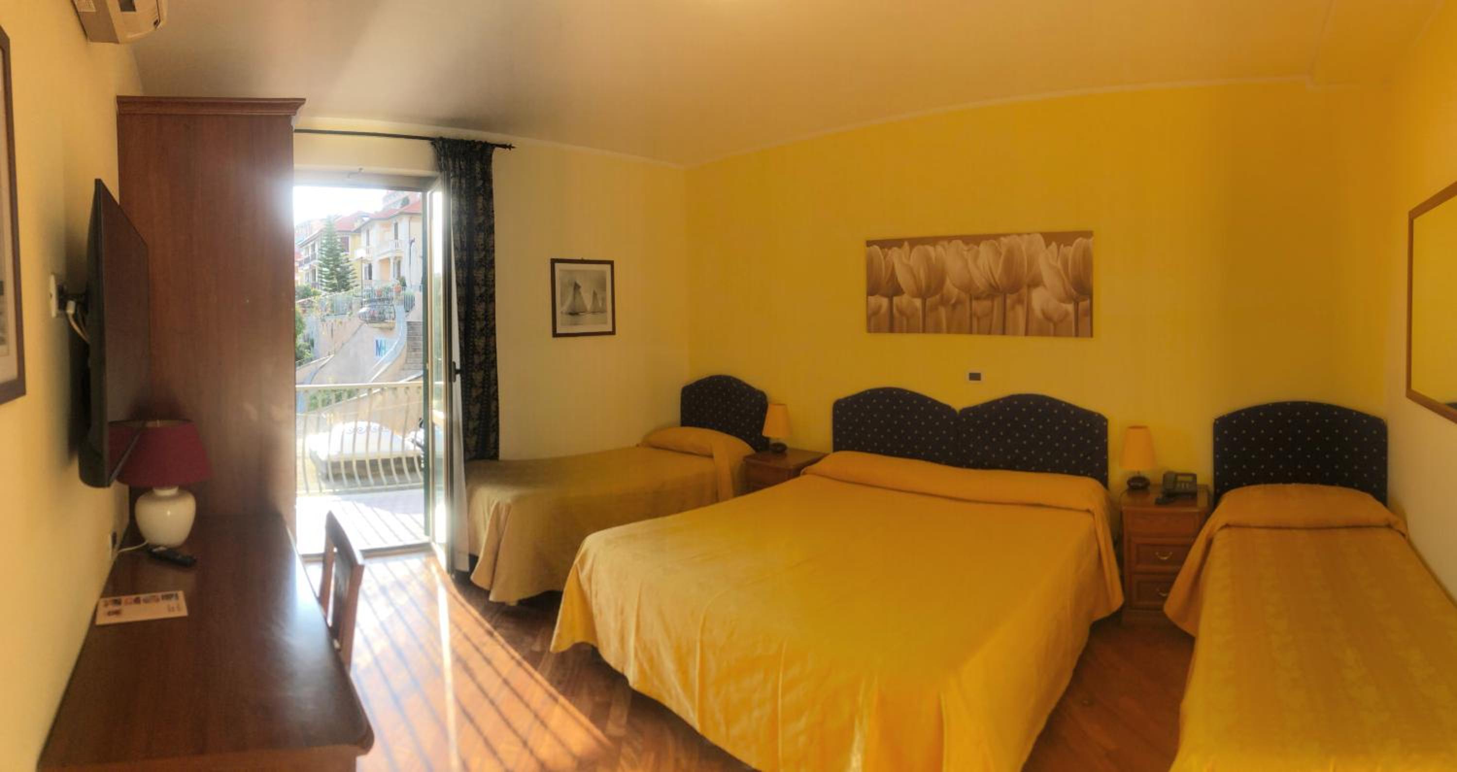 Quadruple Room - Photo 1