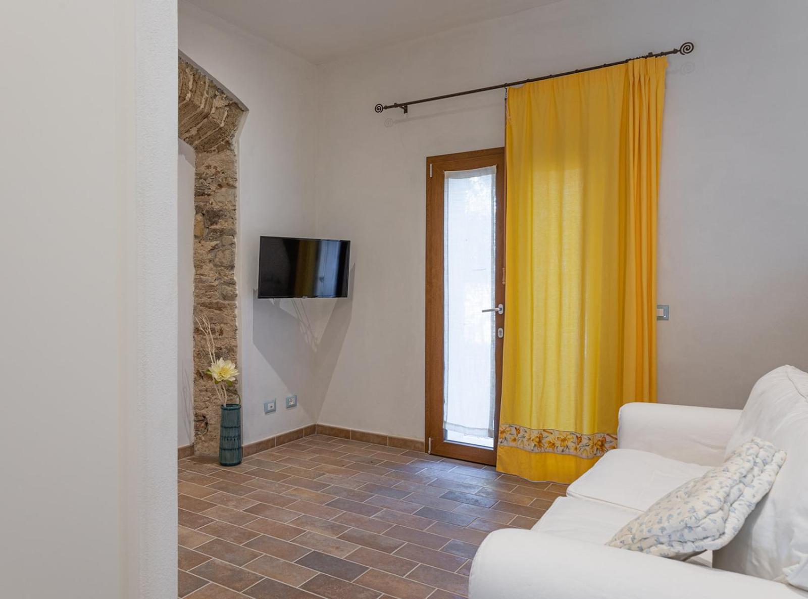 One-Bedroom House photo 2