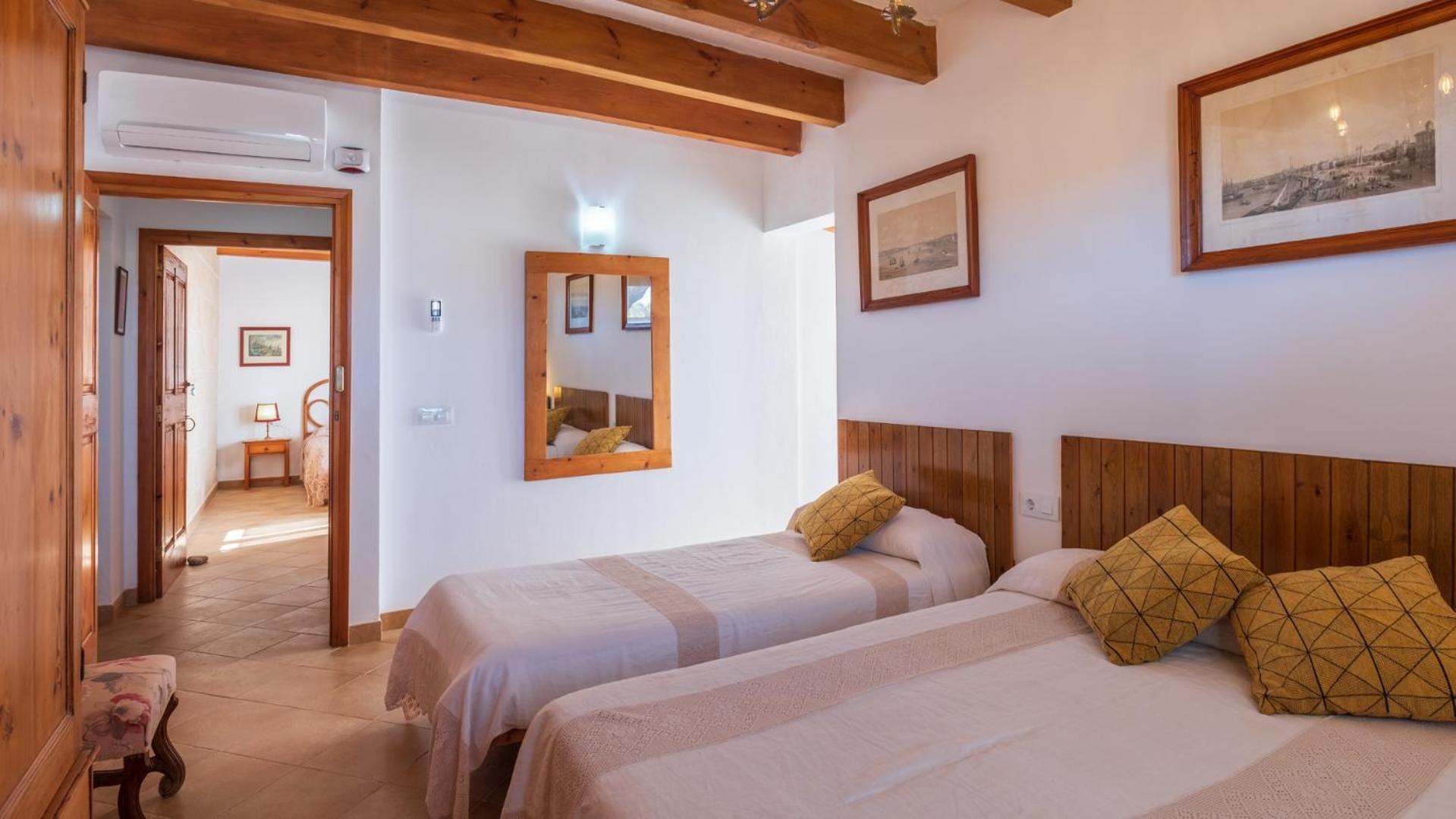 Habitación triple con baño