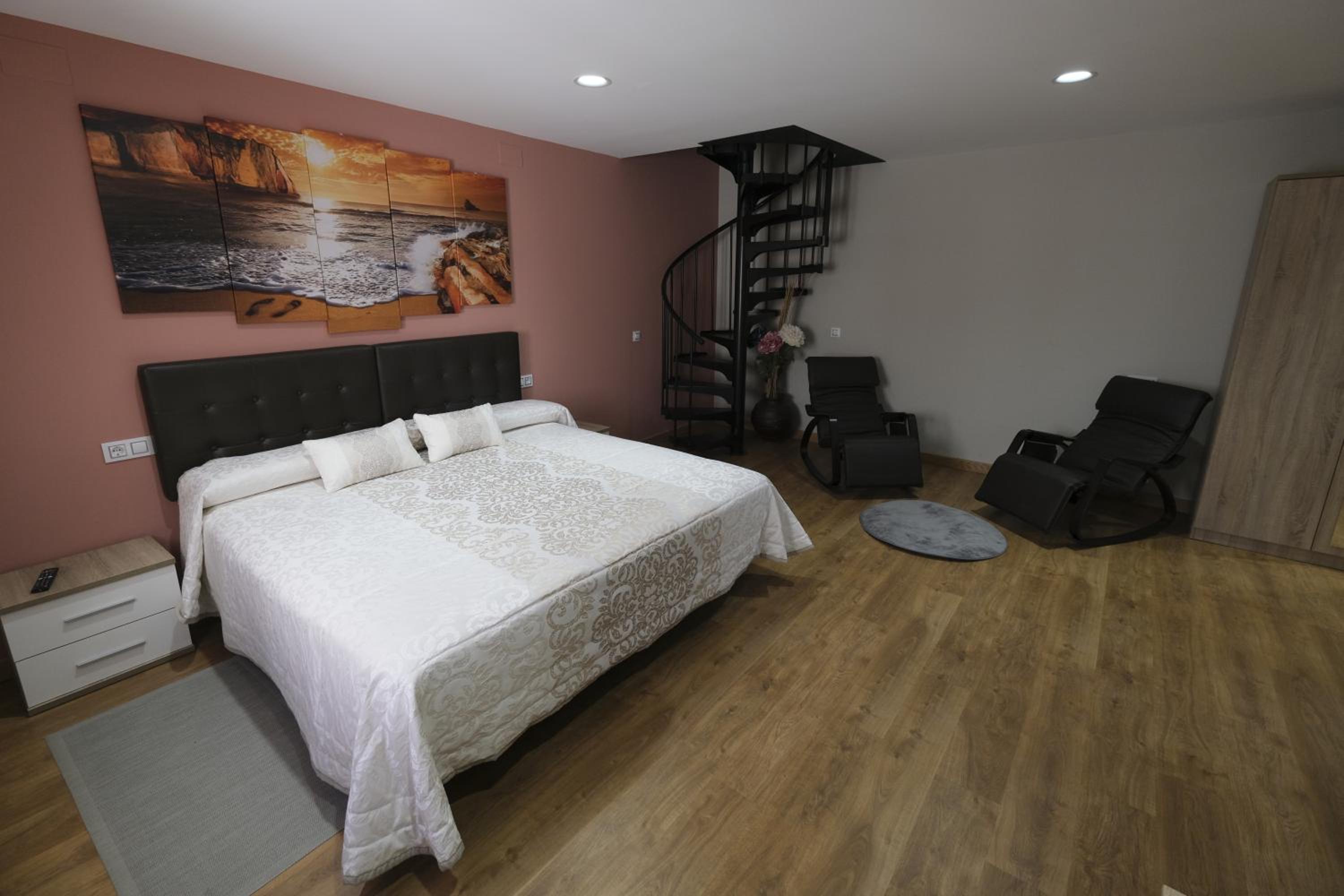 Deluxe Suite with Spa Bath photo 3