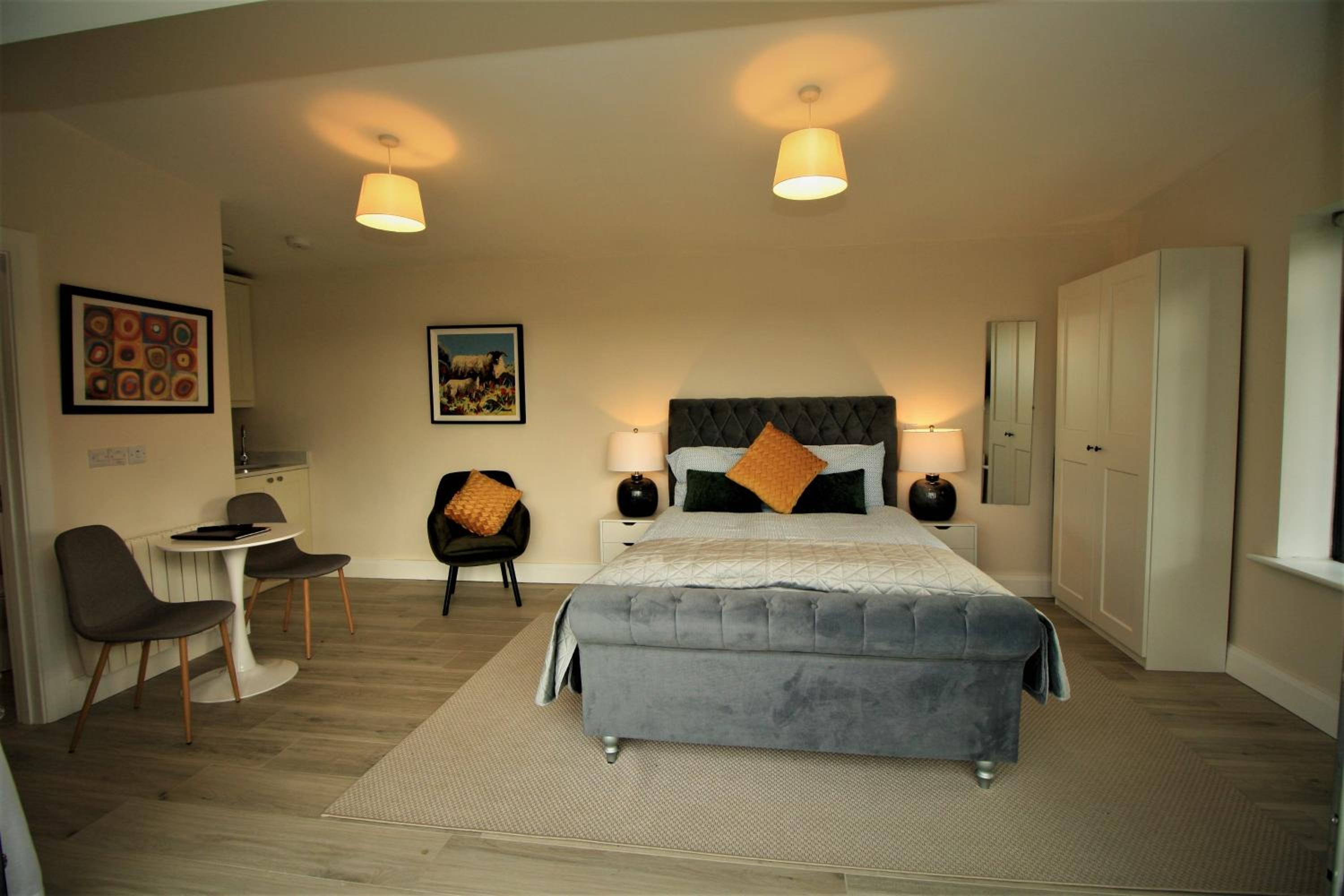 One-Bedroom Apartment photo 2