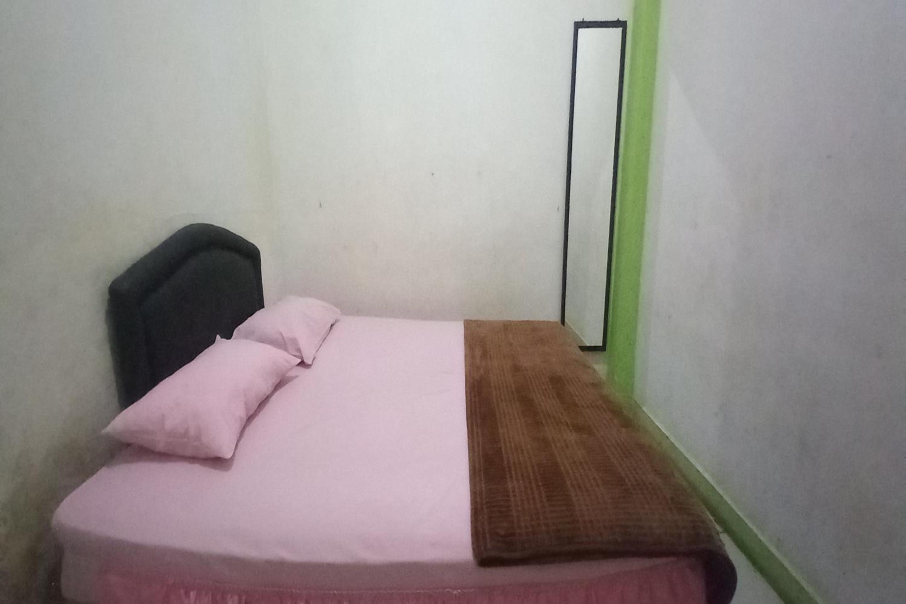 Economy Double Room photo 3