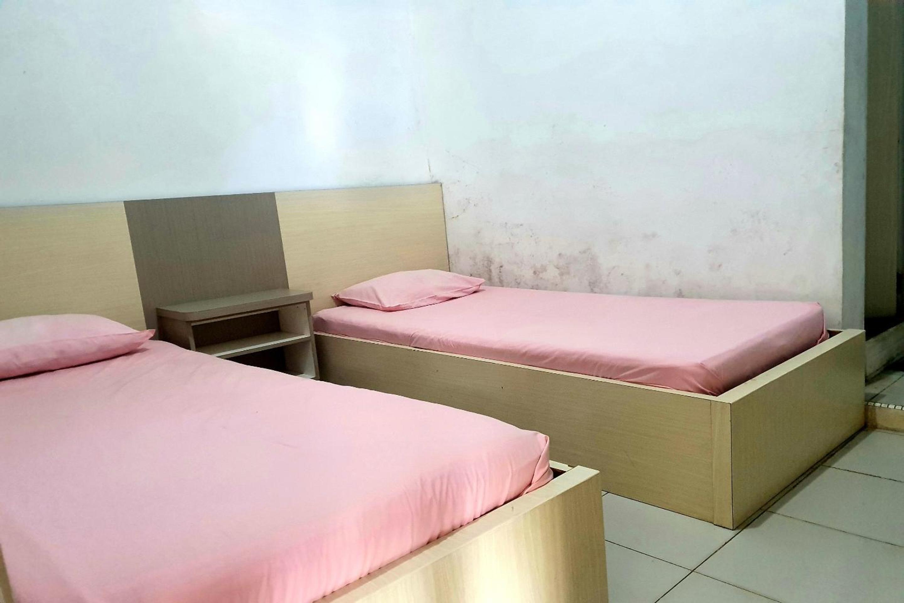 Budget Twin Room photo 2