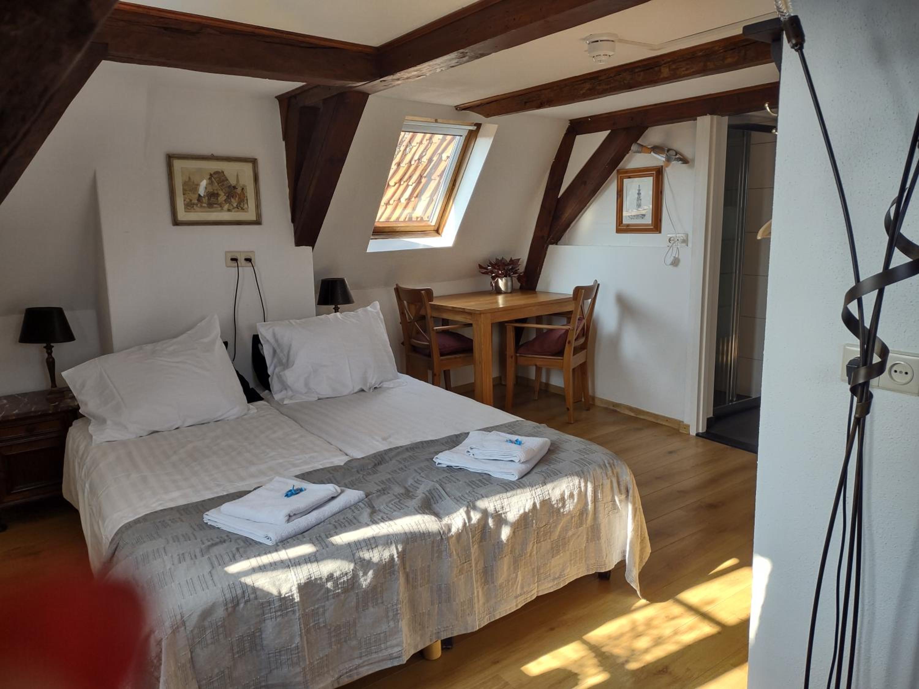 Deluxe Double Room - Photo 11