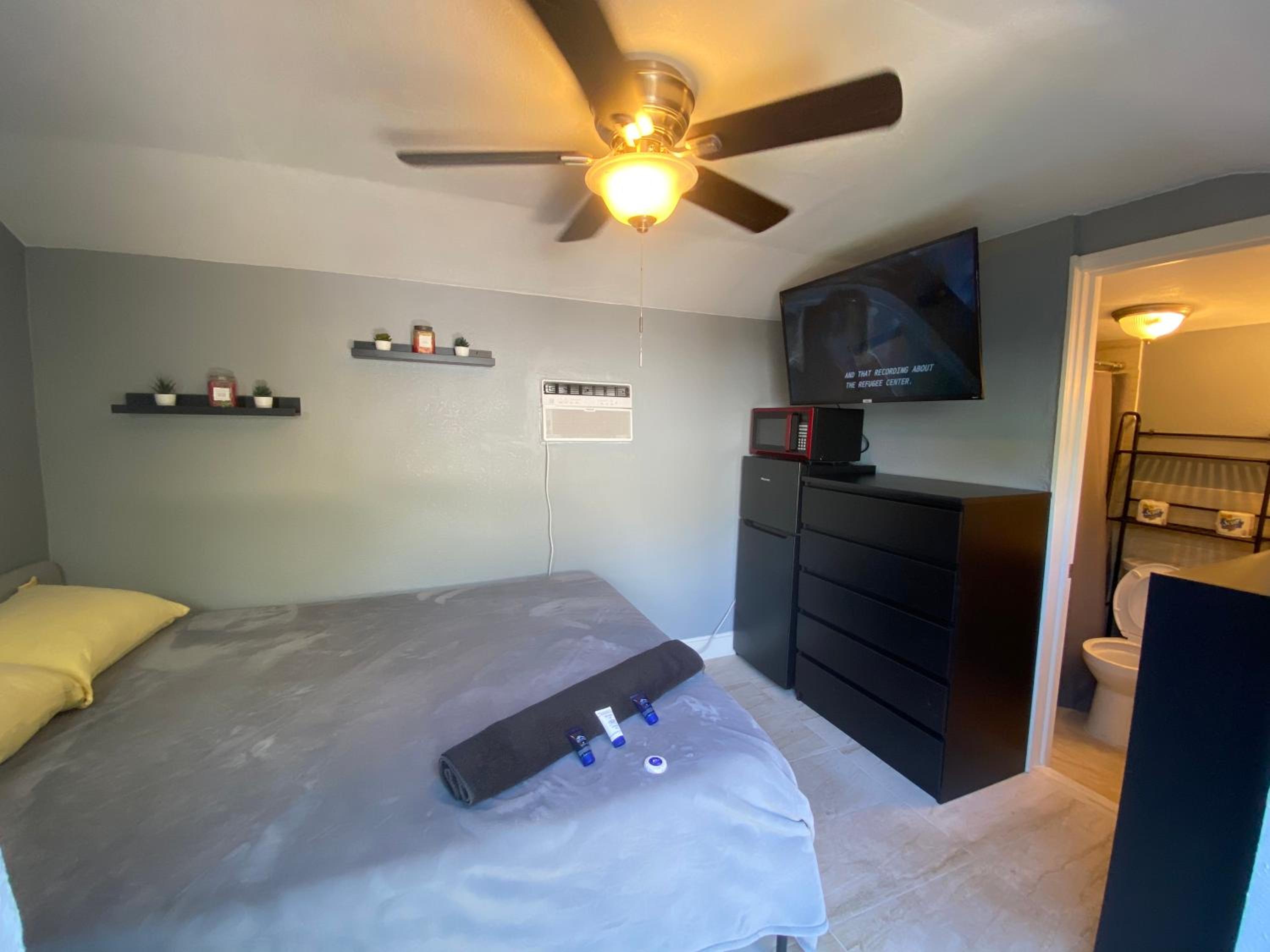One-Bedroom Apartment - Photo 1