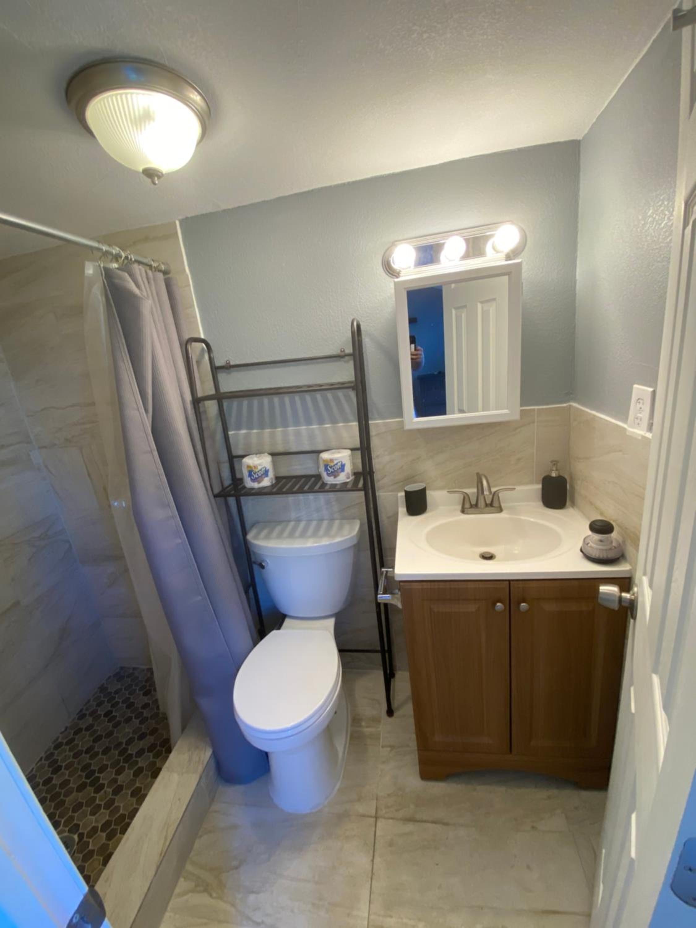 One-Bedroom Apartment - Photo 8