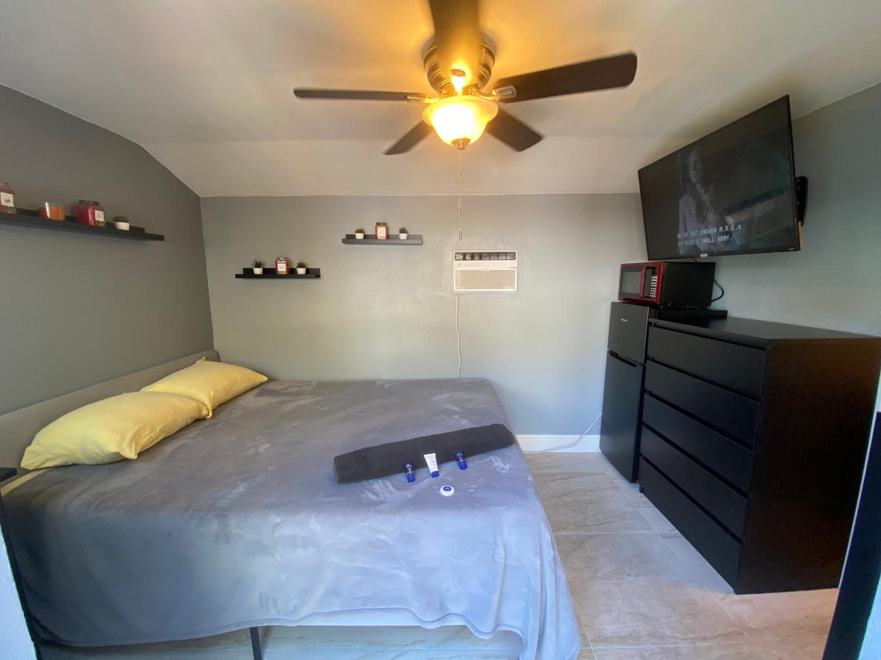 One-Bedroom Apartment - Photo 9