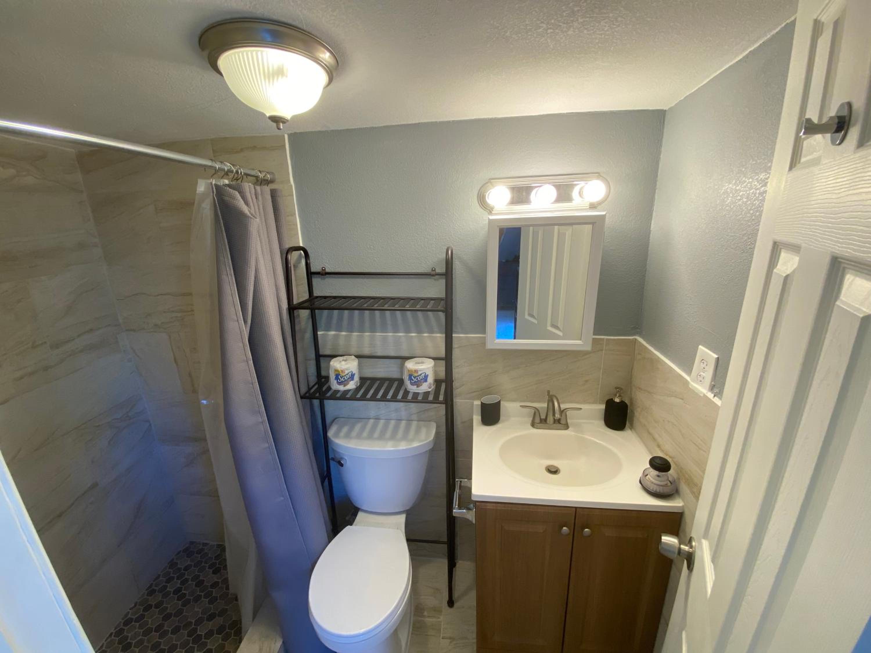 One-Bedroom Apartment - Photo 13