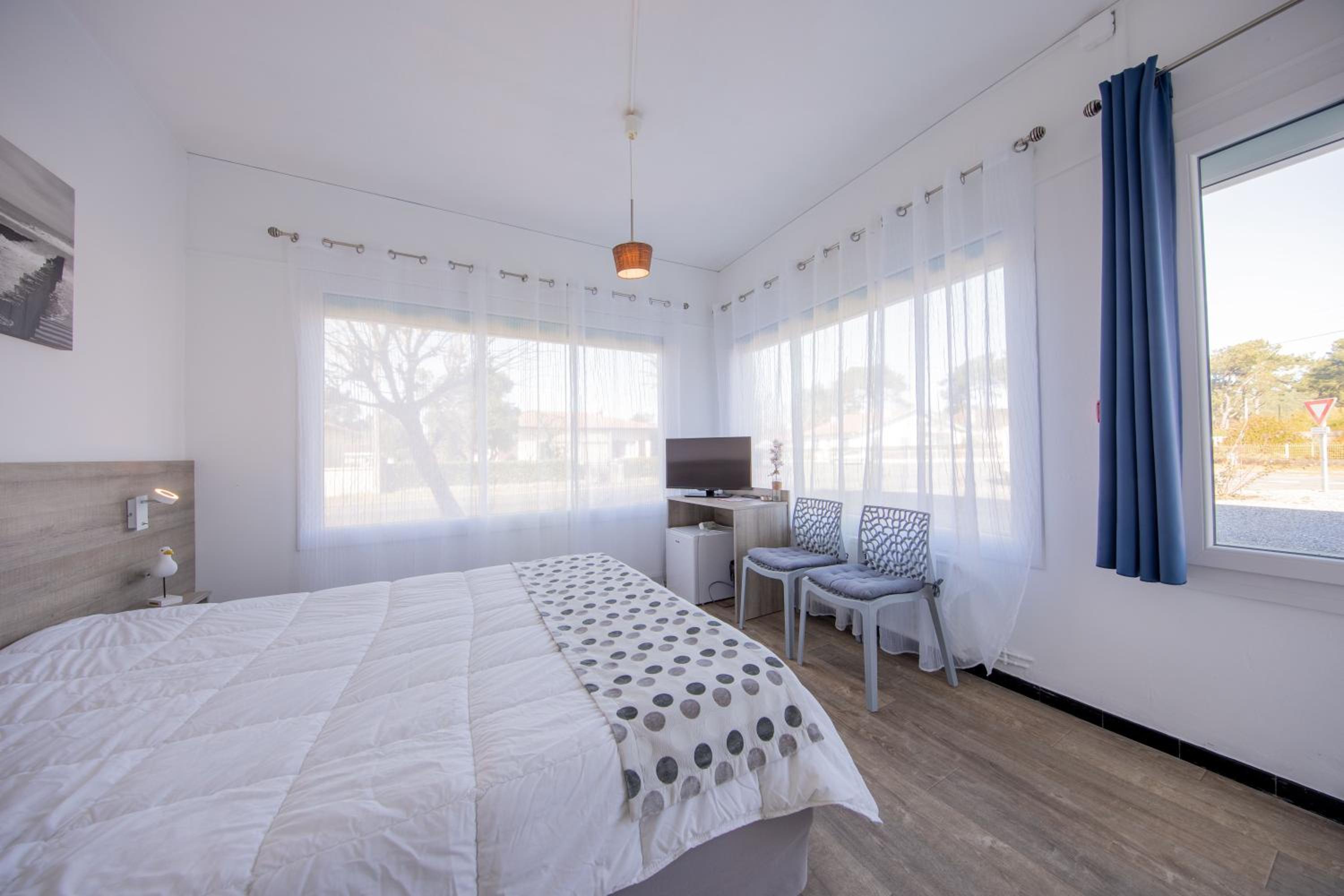 Triple Room (Room and bathroom for person with reduced mobility) photo 2