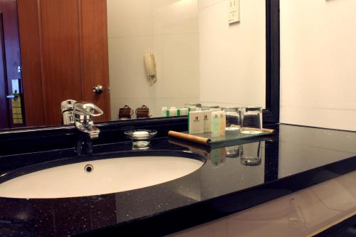 Standard King Room - Photo 2