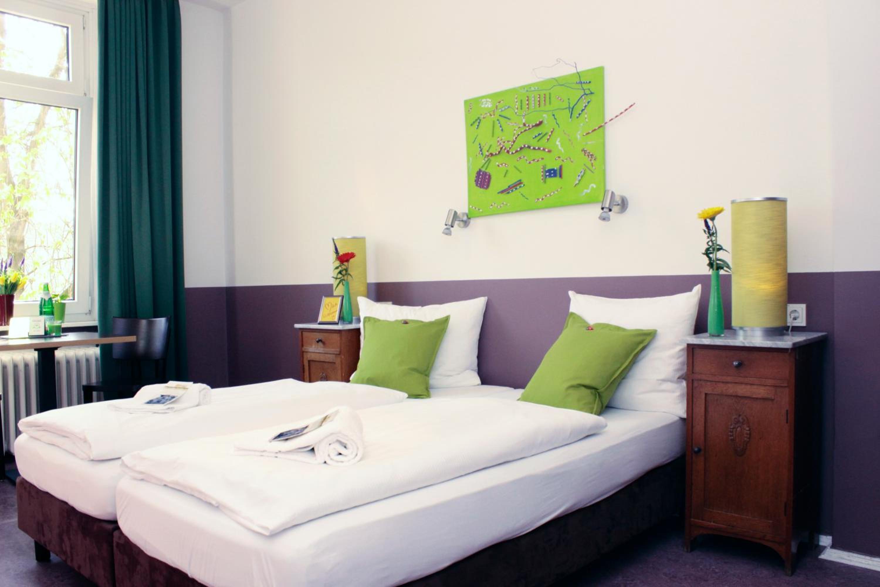 Twin Room with Private Bathroom photo 3
