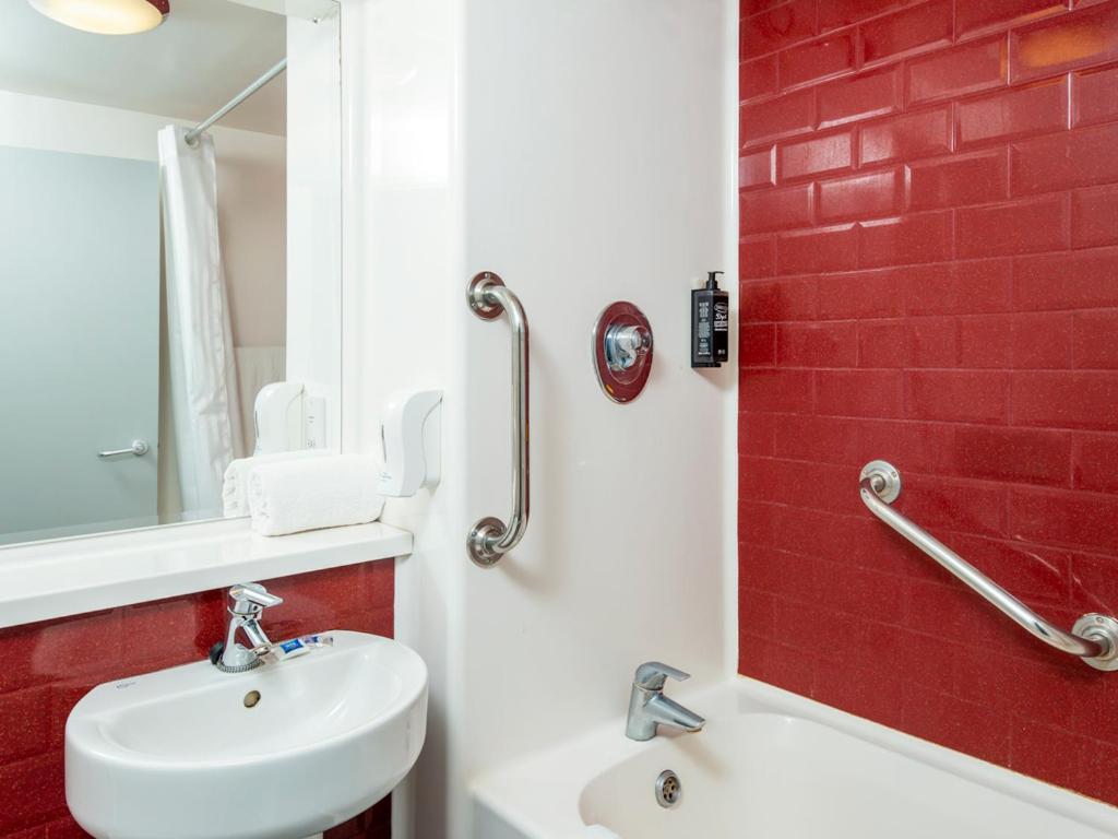 Double Room - Photo 8