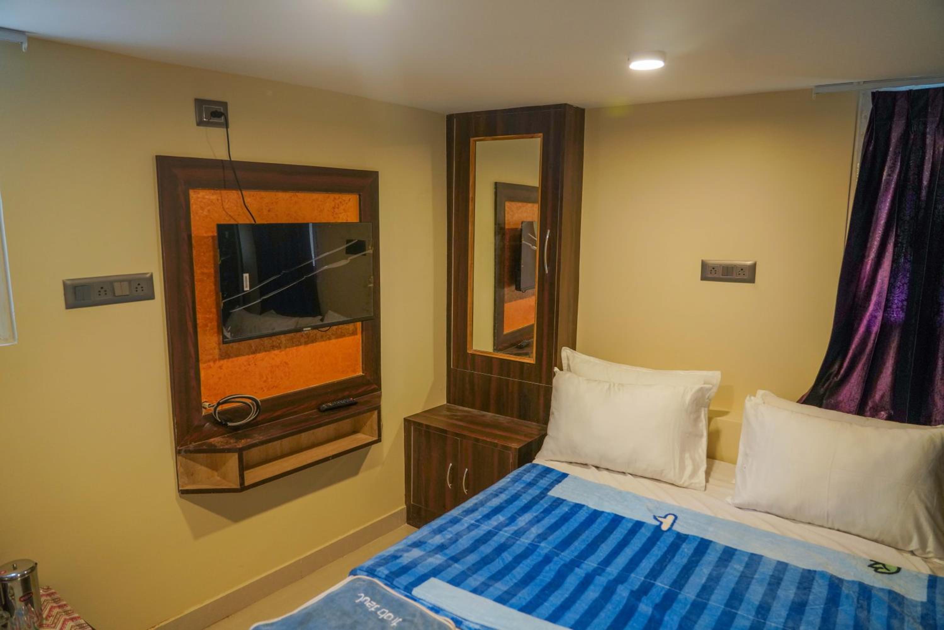 Small Double Room - Photo 18