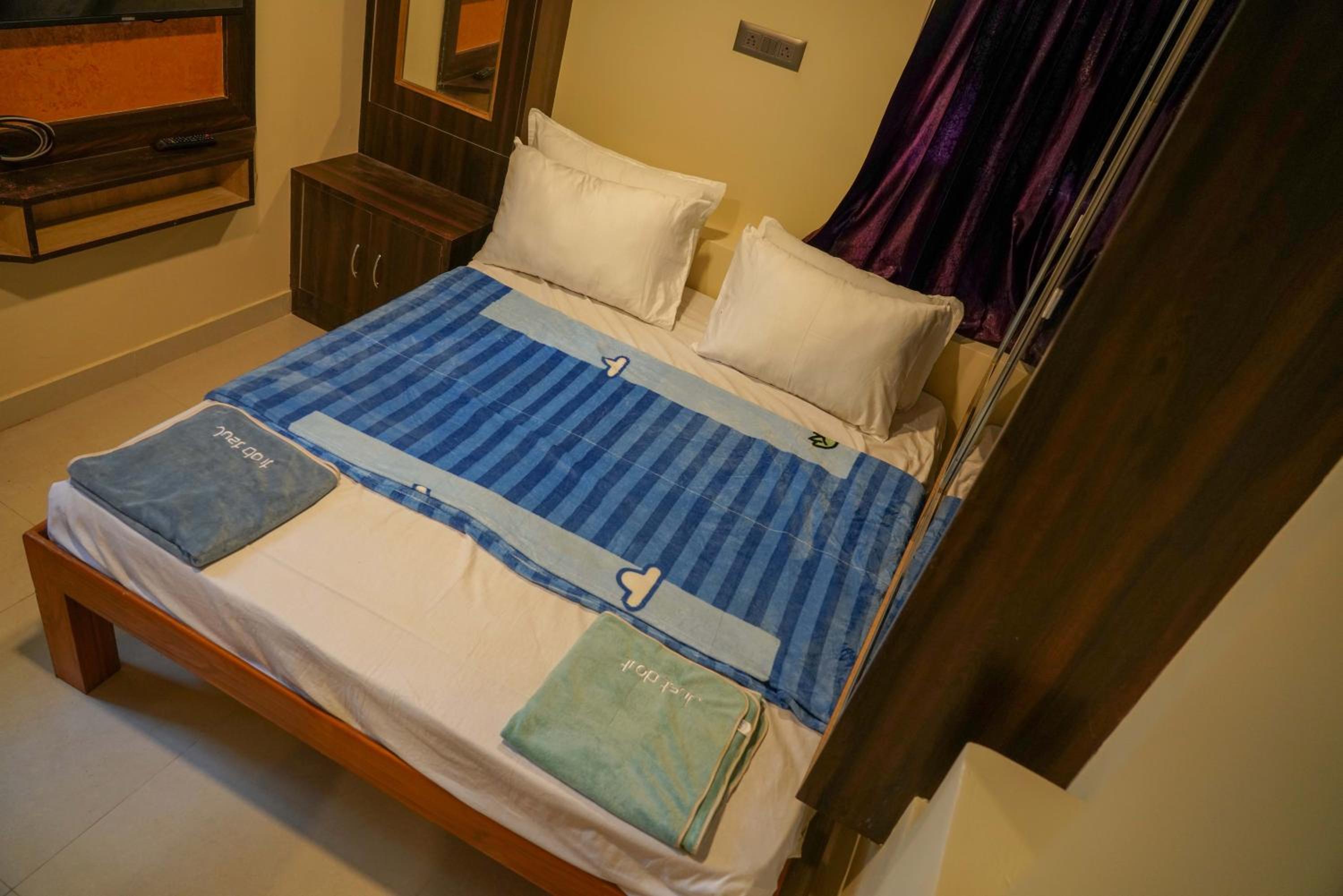 Small Double Room - Photo 16