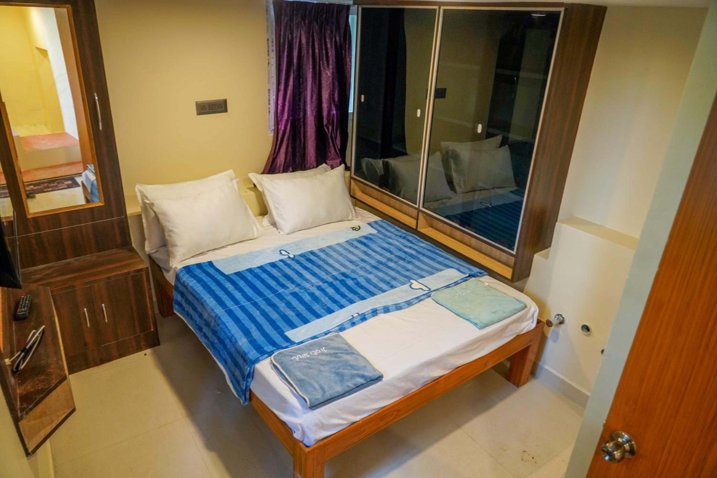 Small Double Room - Photo 21