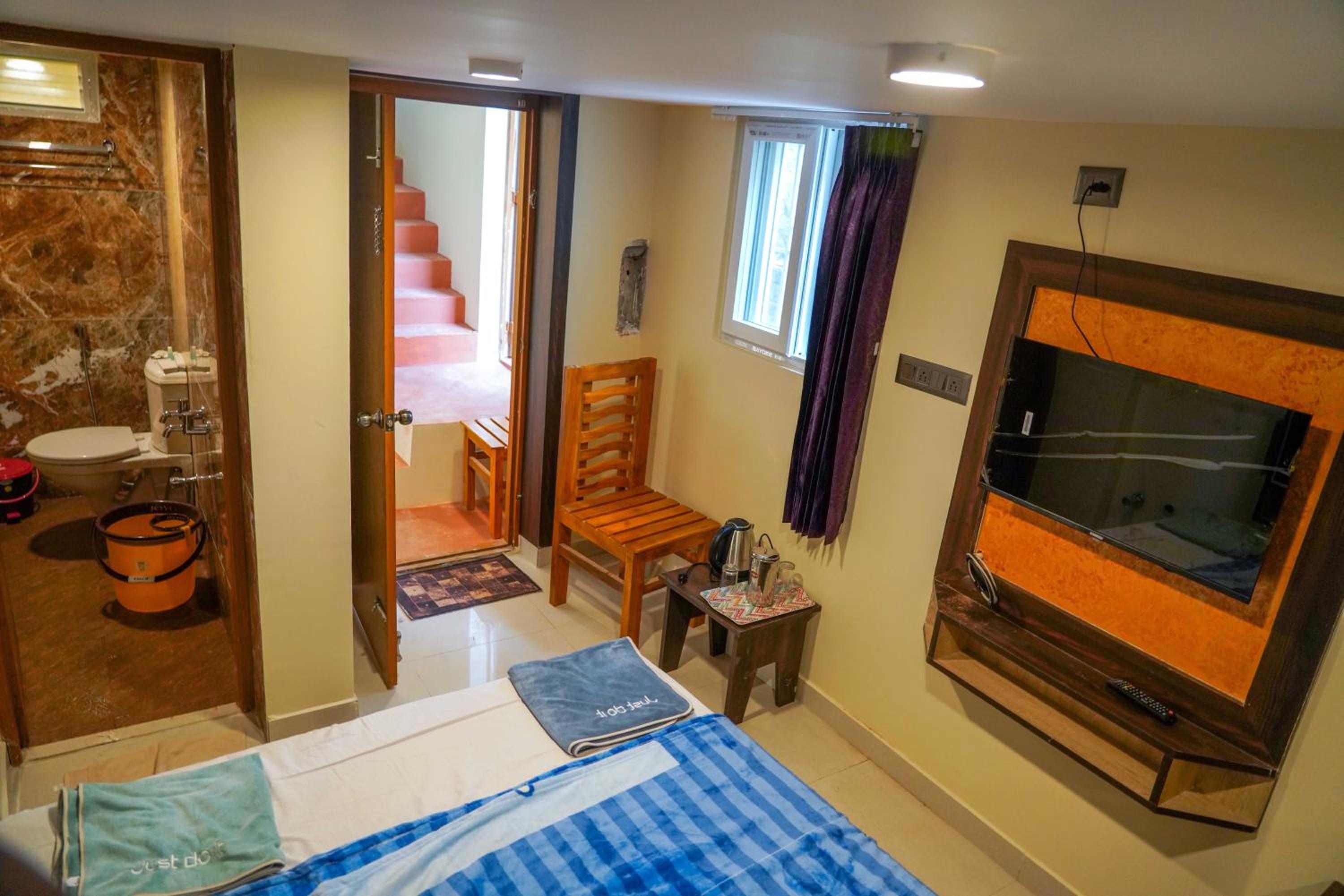 Small Double Room - Photo 20