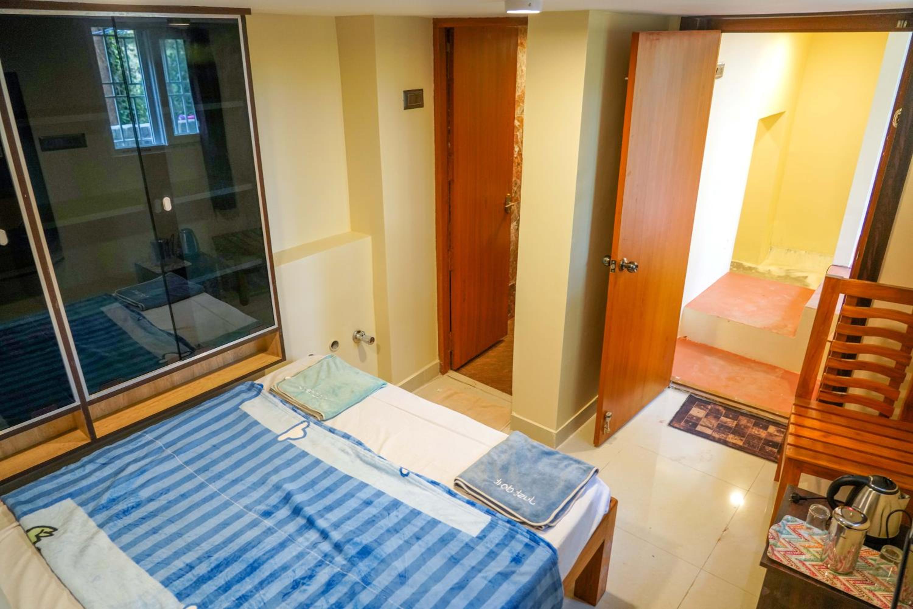 Small Double Room - Photo 19