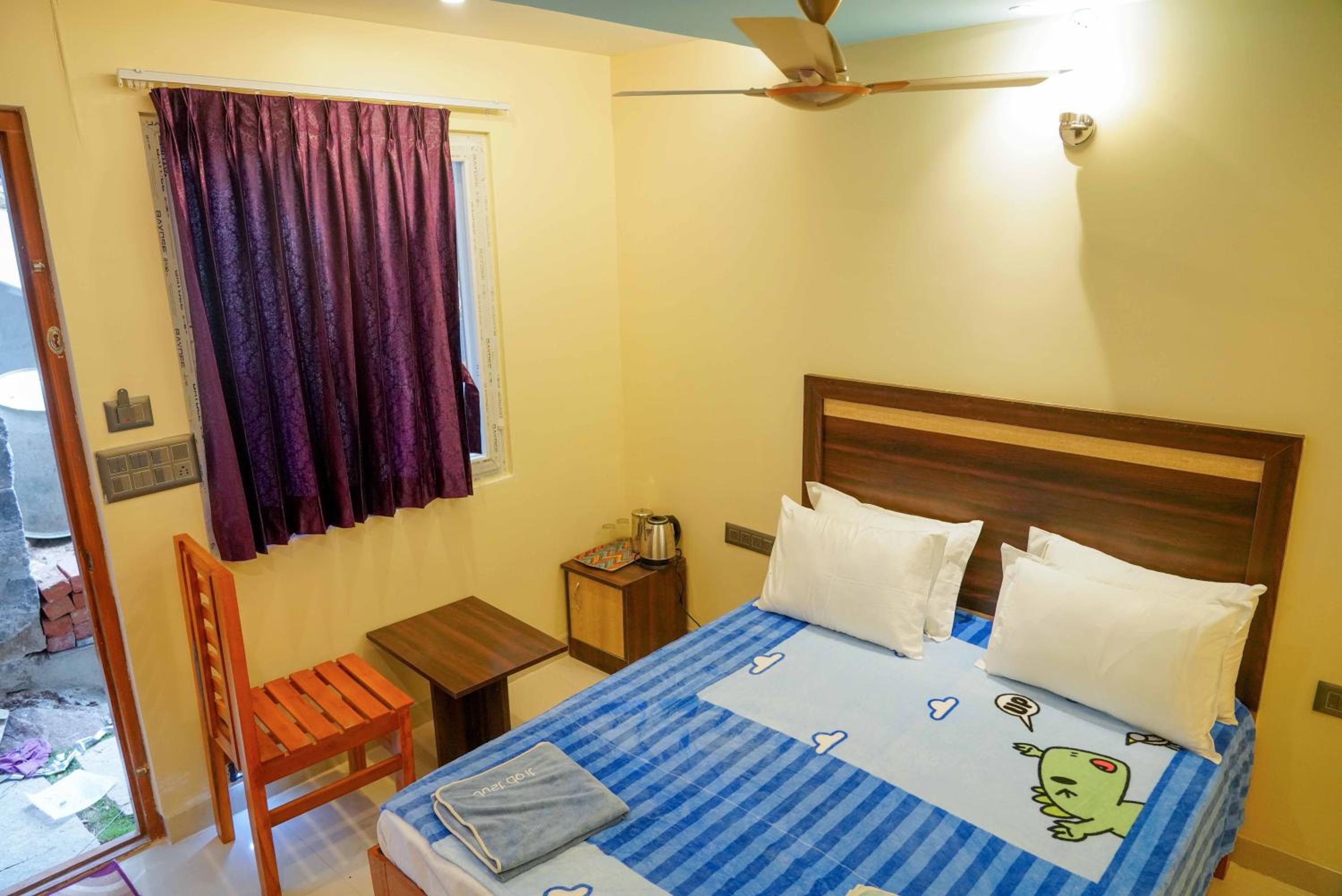 Standard Double Room - Photo 11