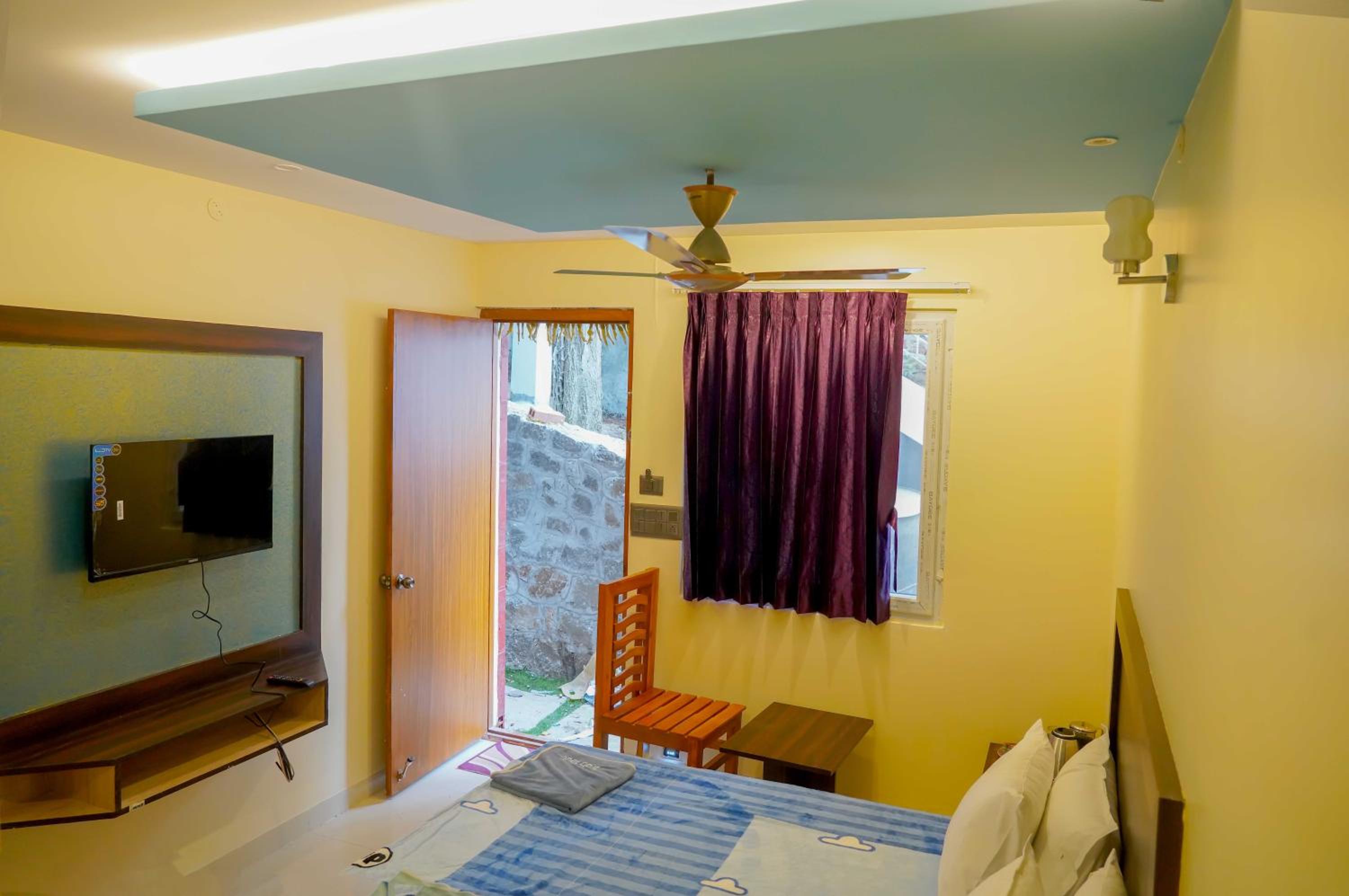 Standard Double Room - Photo 13