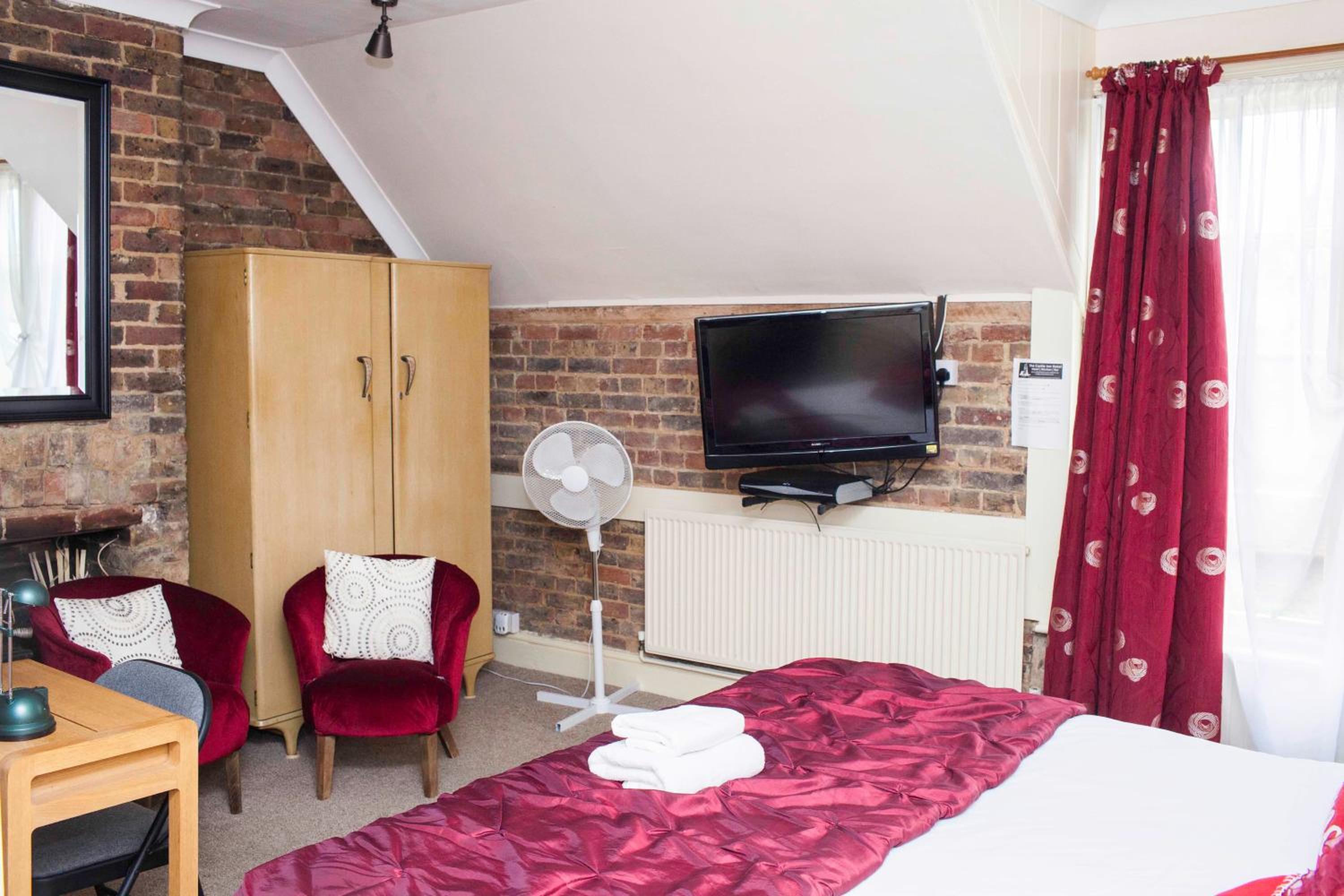 Double or Twin Room with Private Bathroom photo 3