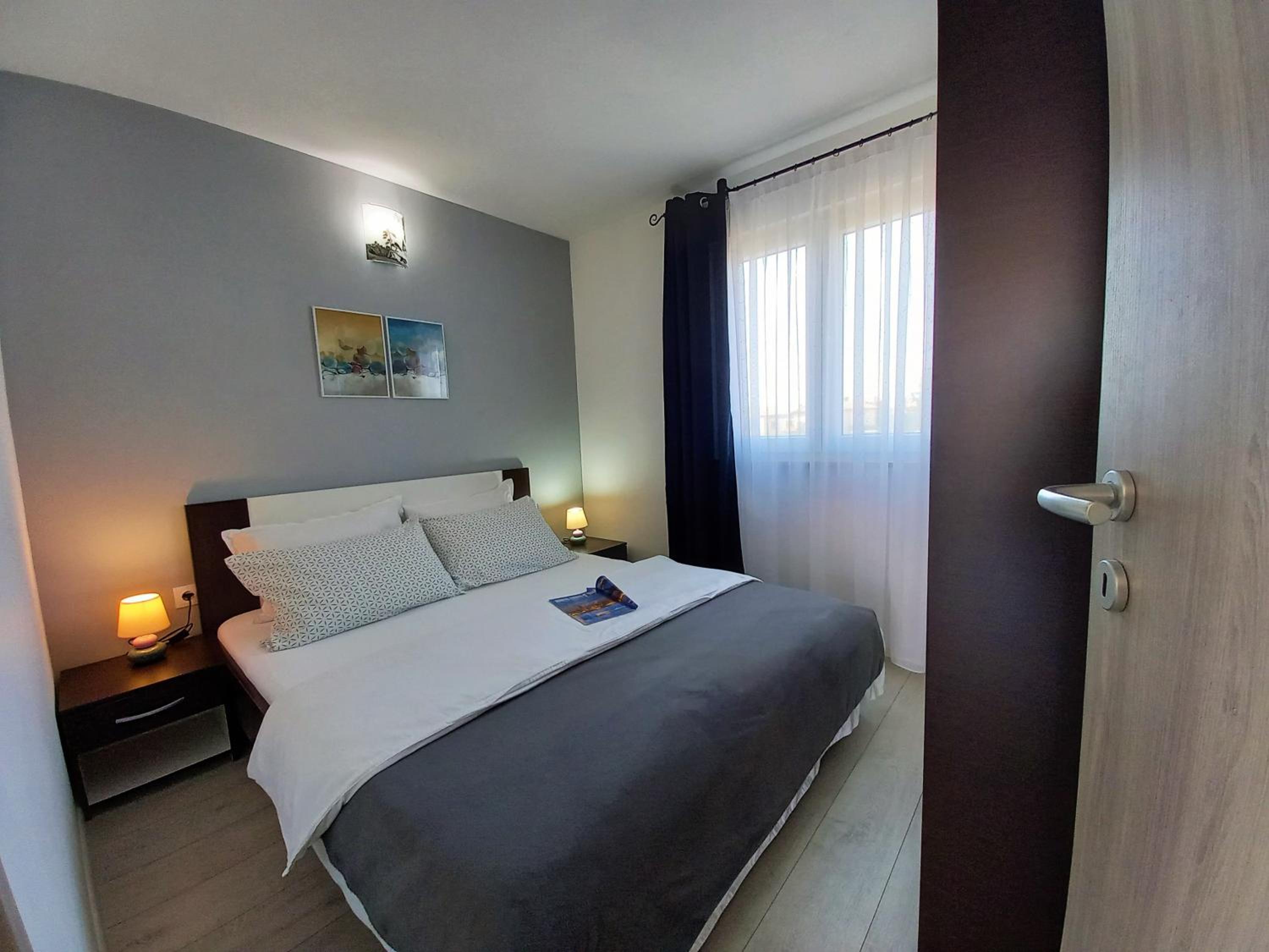 Two-Bedroom Apartment with Balcony - Photo 6