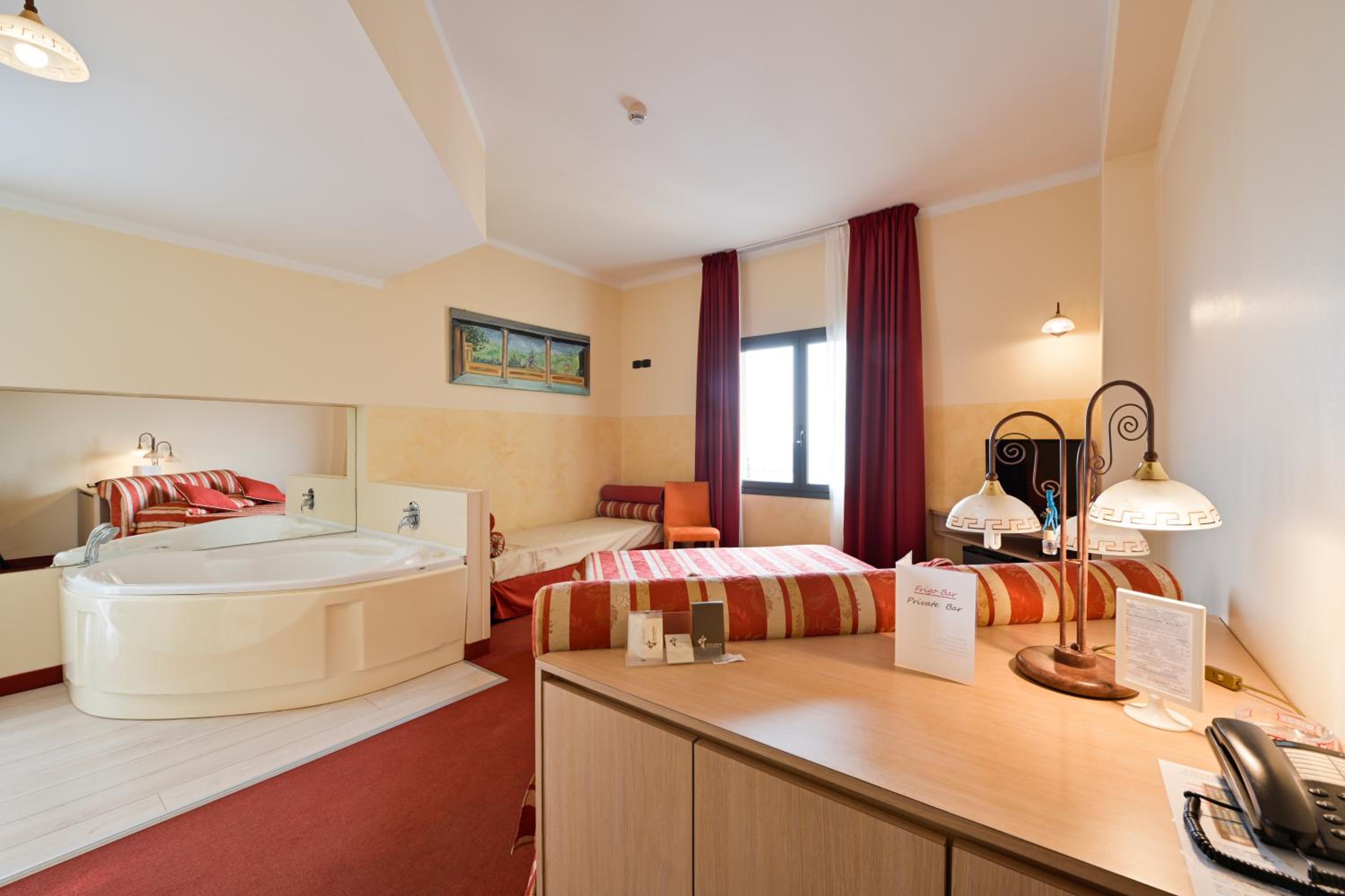 Junior Suite (2 Adults) - Photo 2