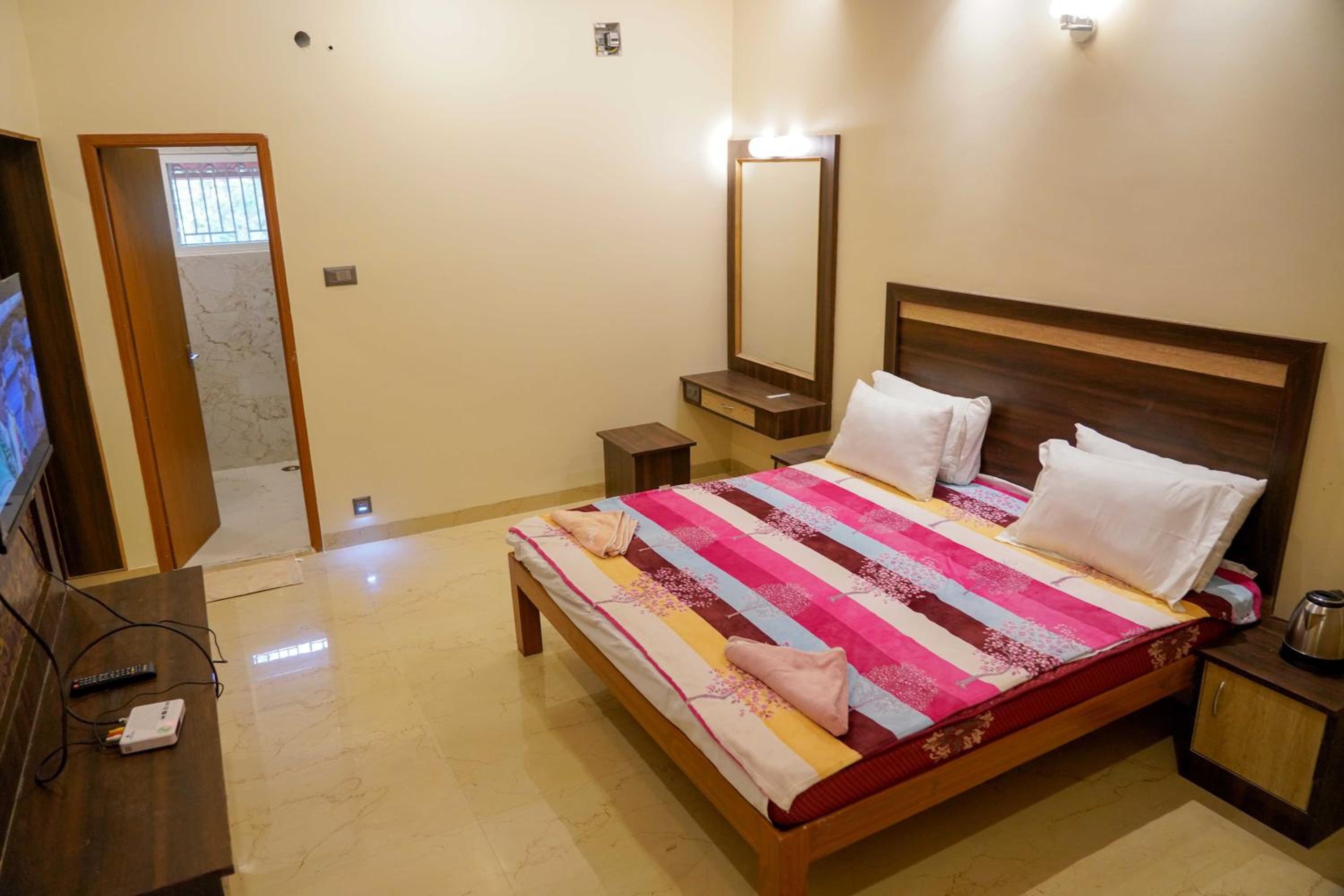 Deluxe Double Room - Photo 20