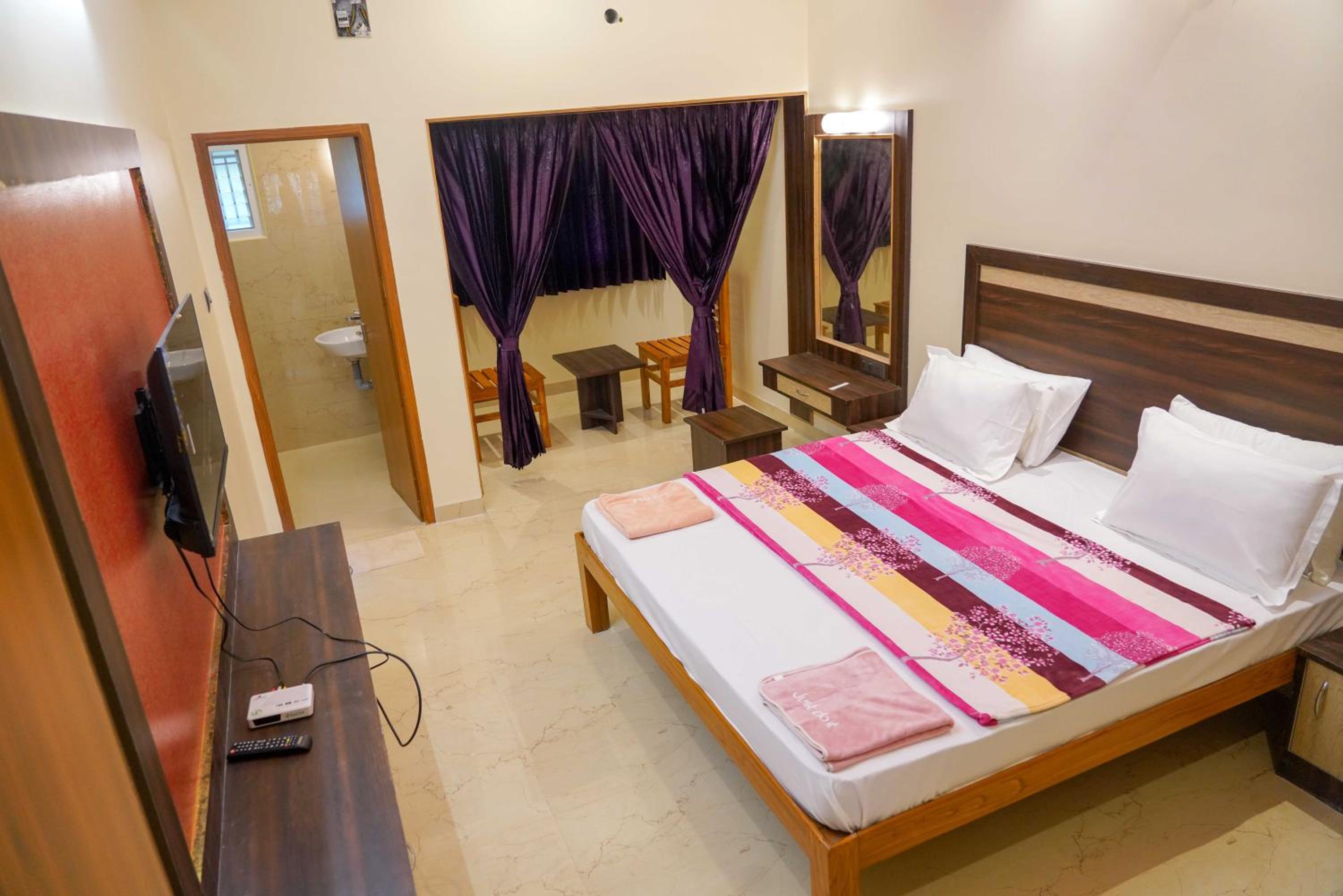 Deluxe Double Room - Photo 8