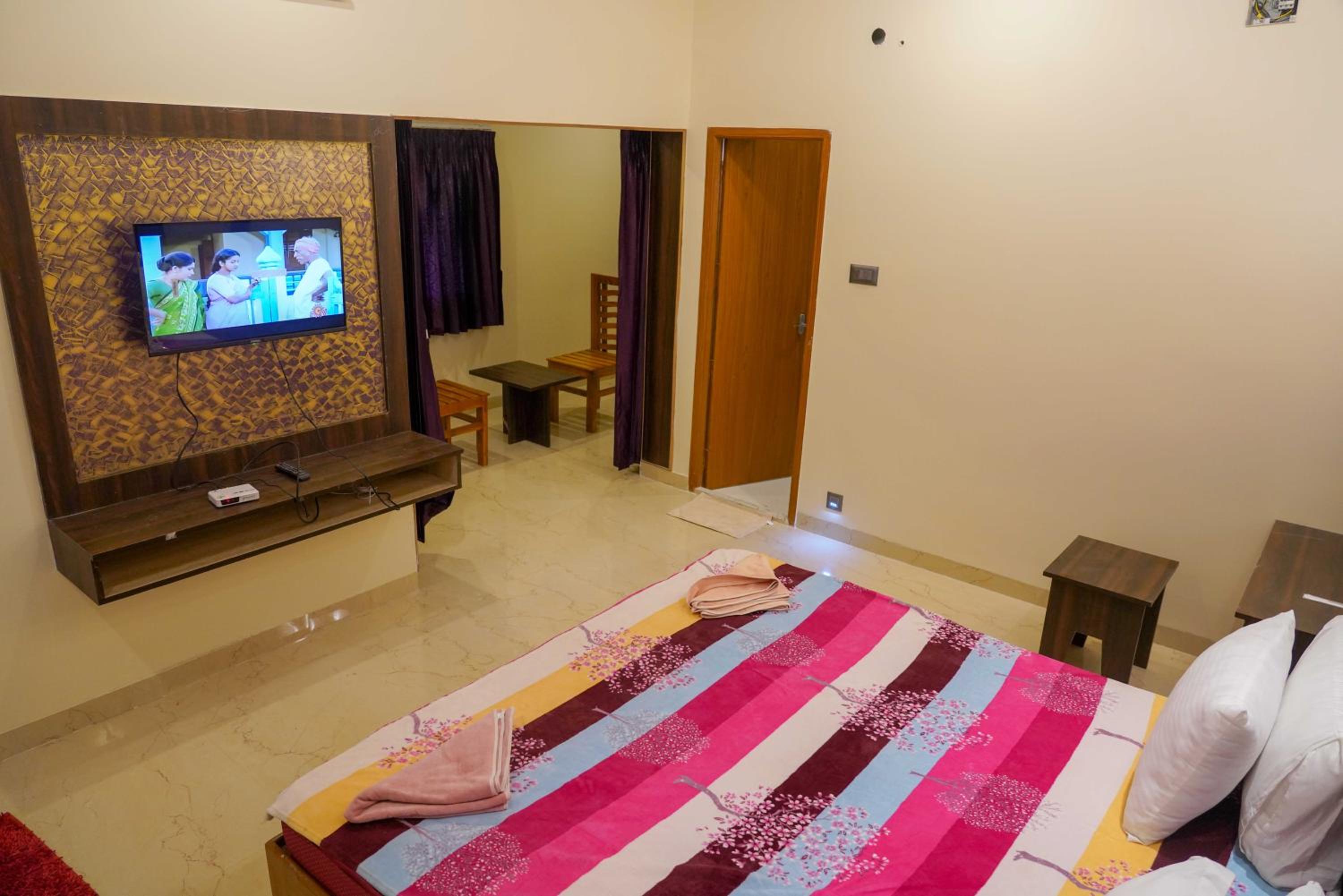 Deluxe Double Room - Photo 12