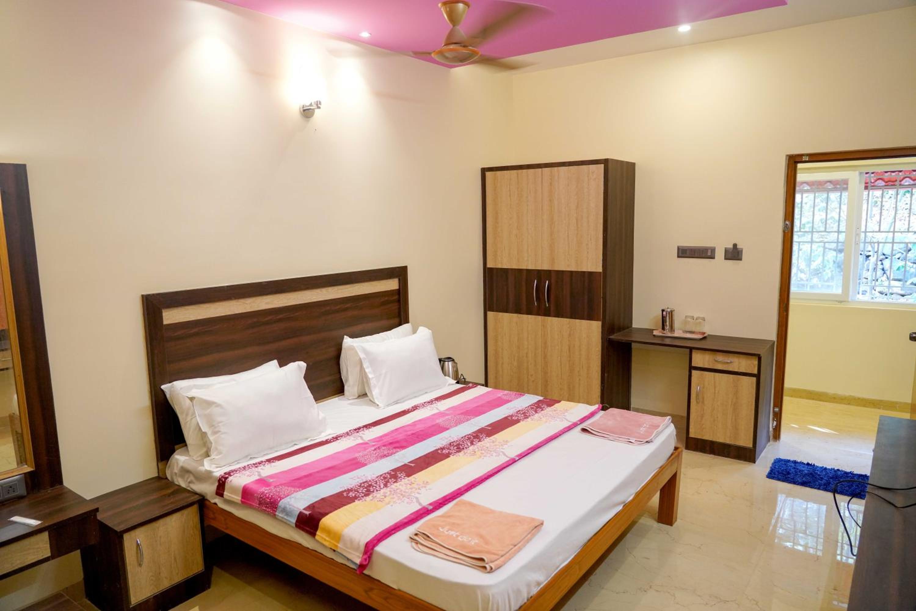 Deluxe Double Room - Photo 21