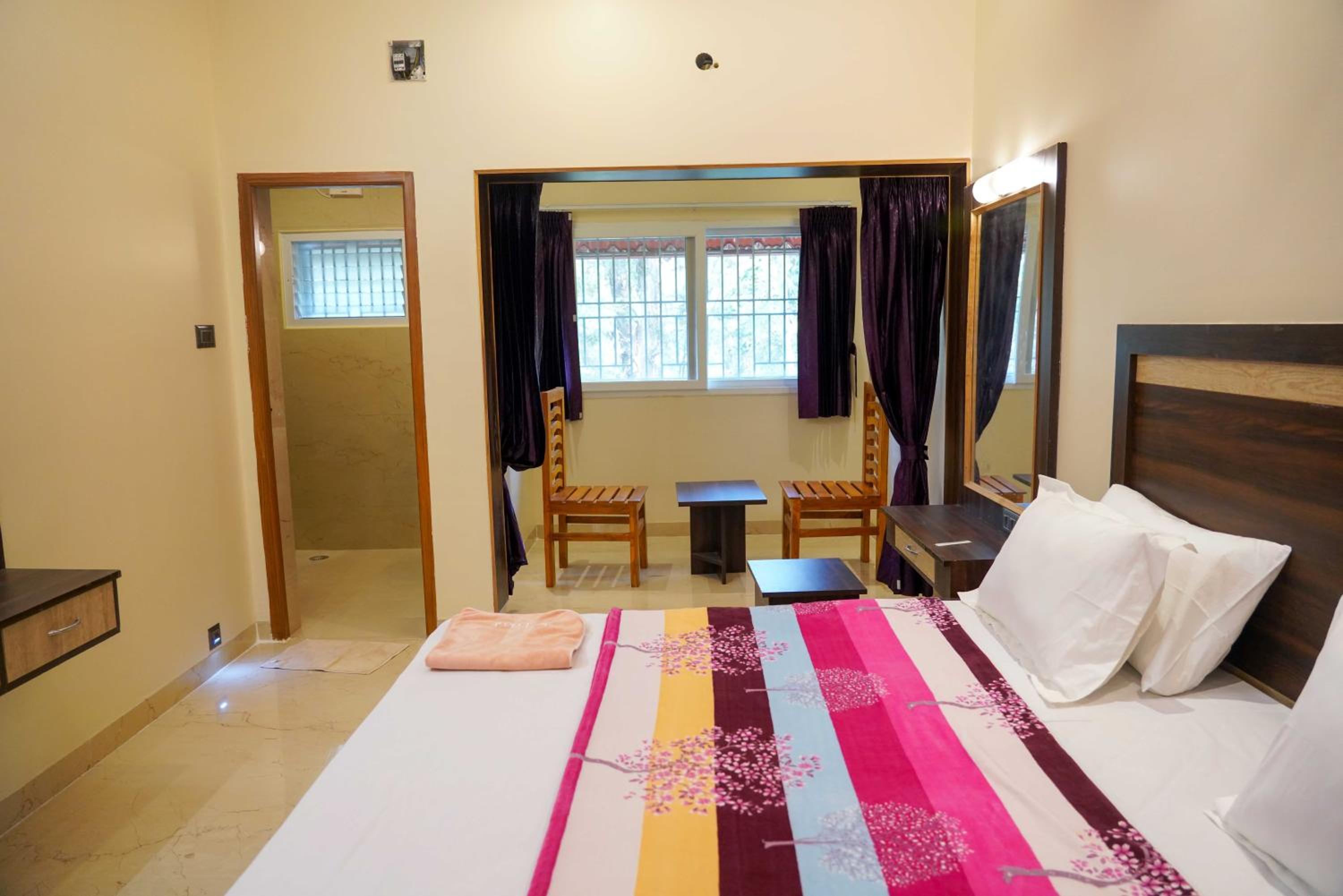 Deluxe Double Room - Photo 13