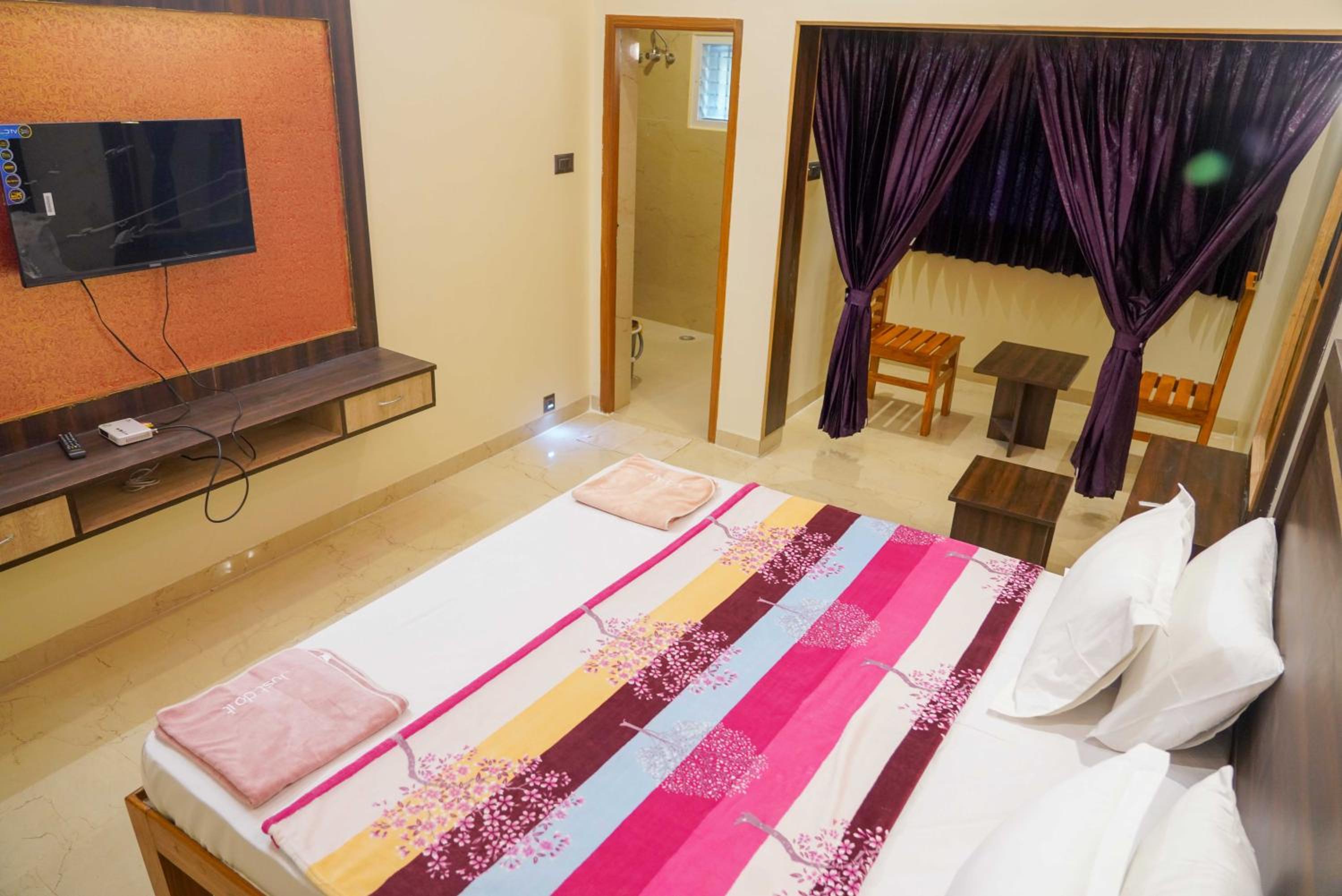 Deluxe Double Room - Photo 9