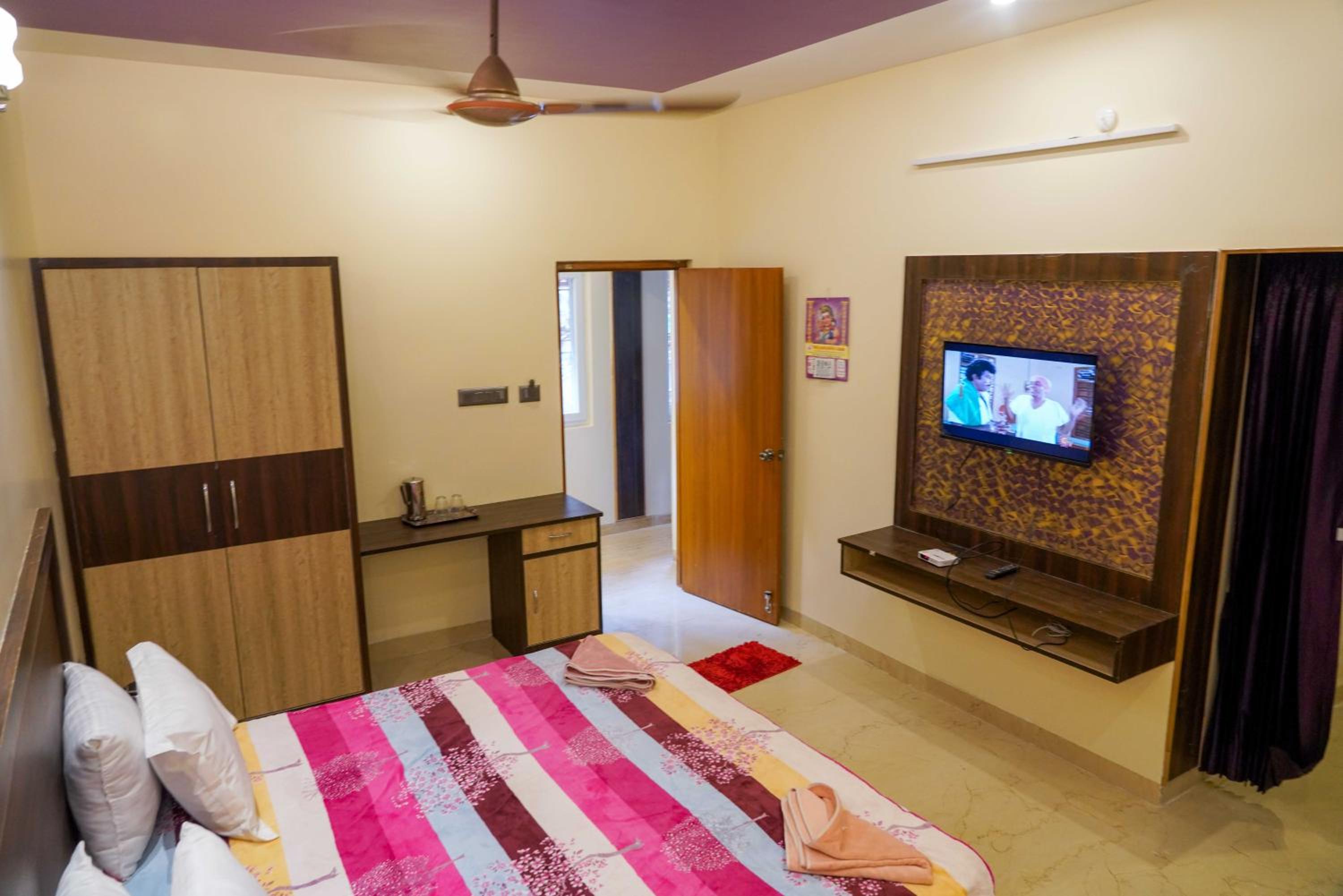 Deluxe Double Room - Photo 14