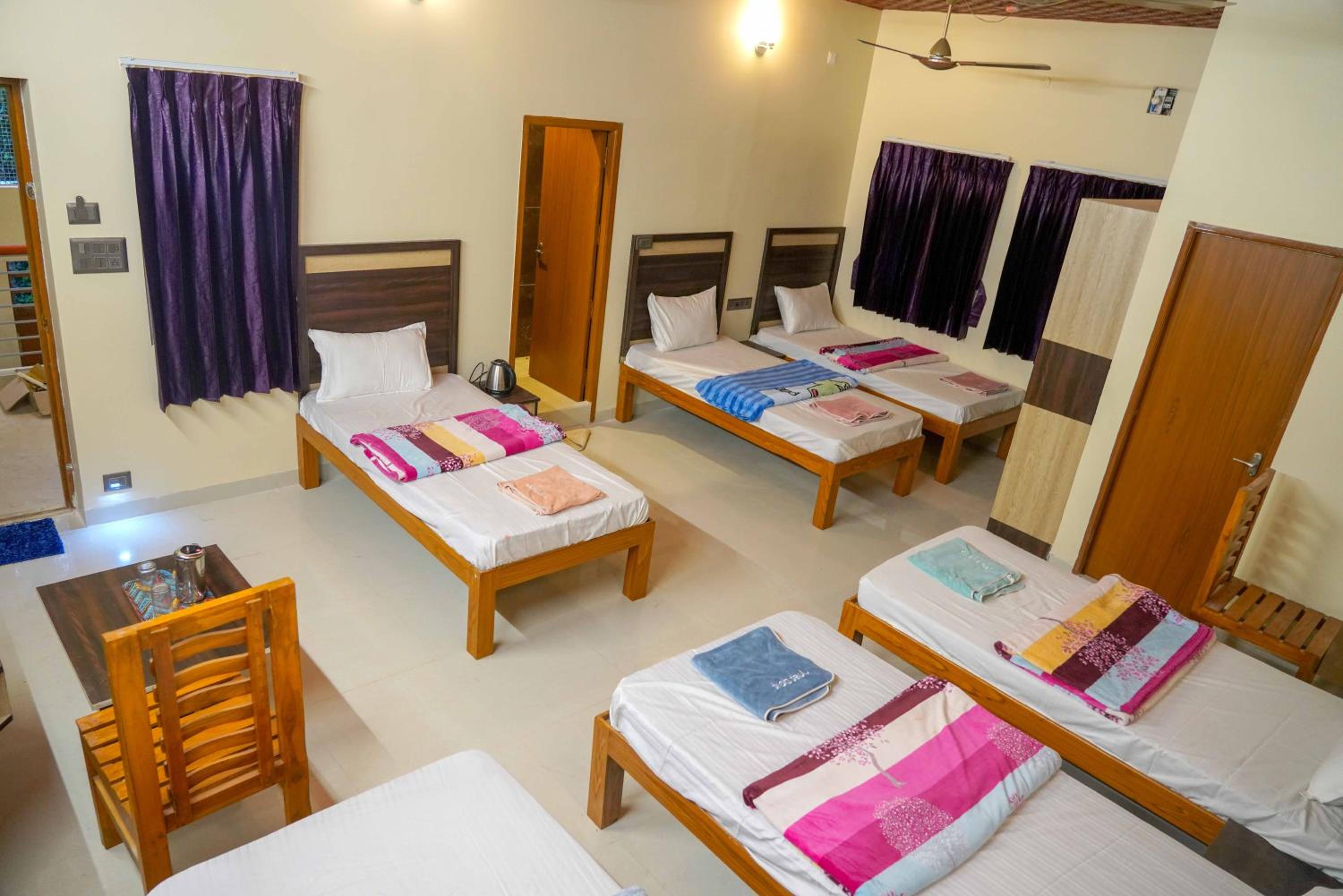 Deluxe Family Suite - Photo 17