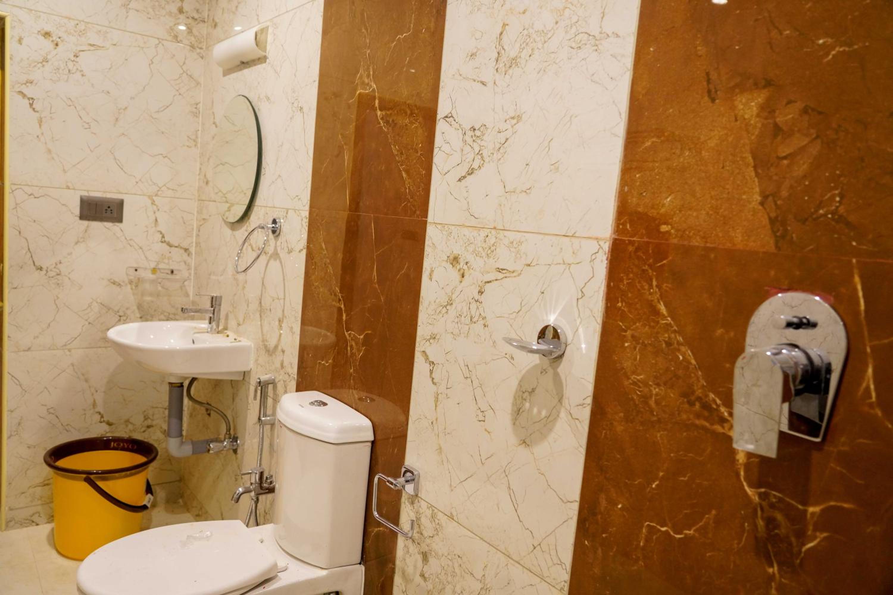 Deluxe Family Suite - Photo 6