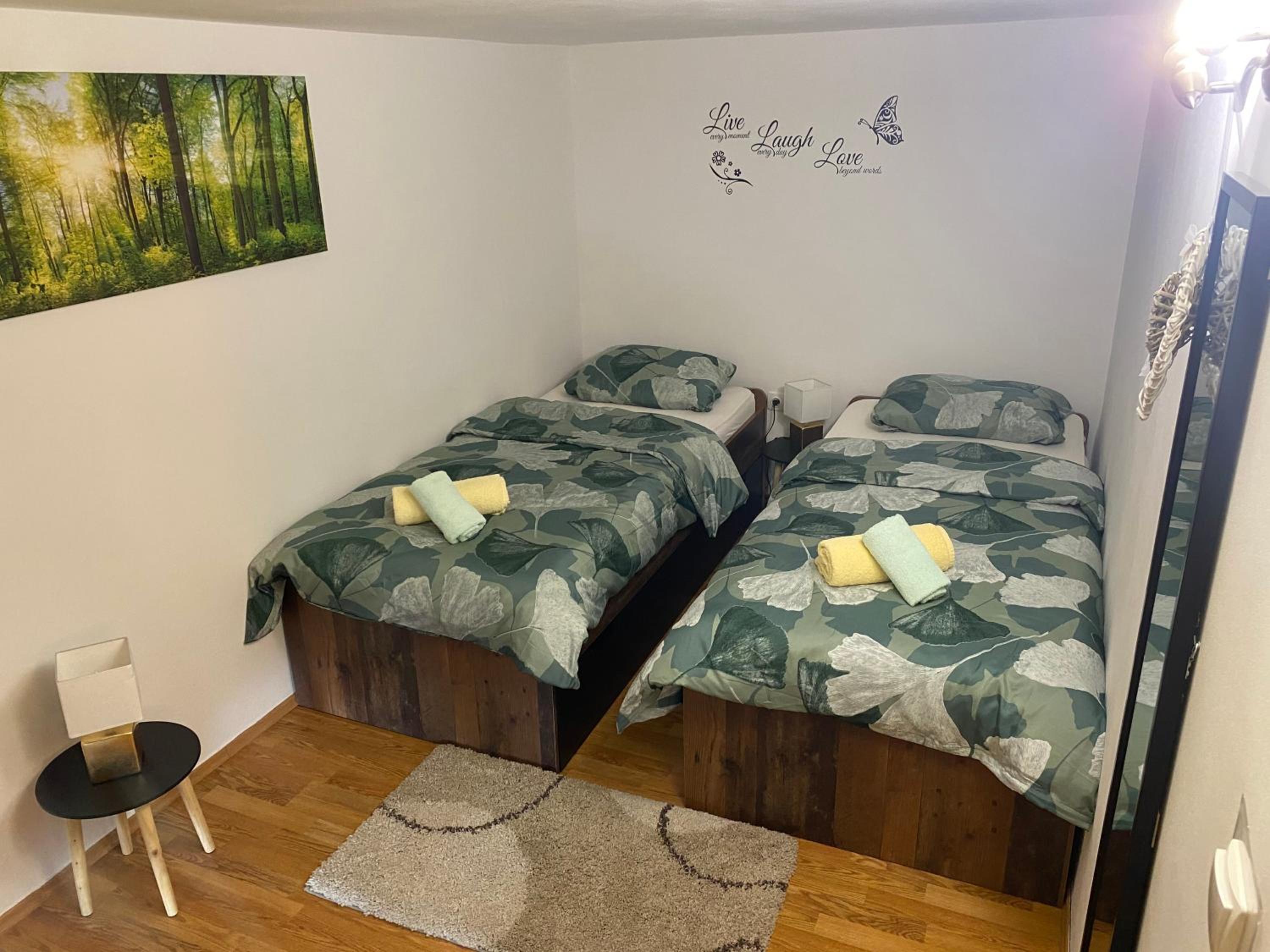 One-Bedroom Apartment - Photo 2