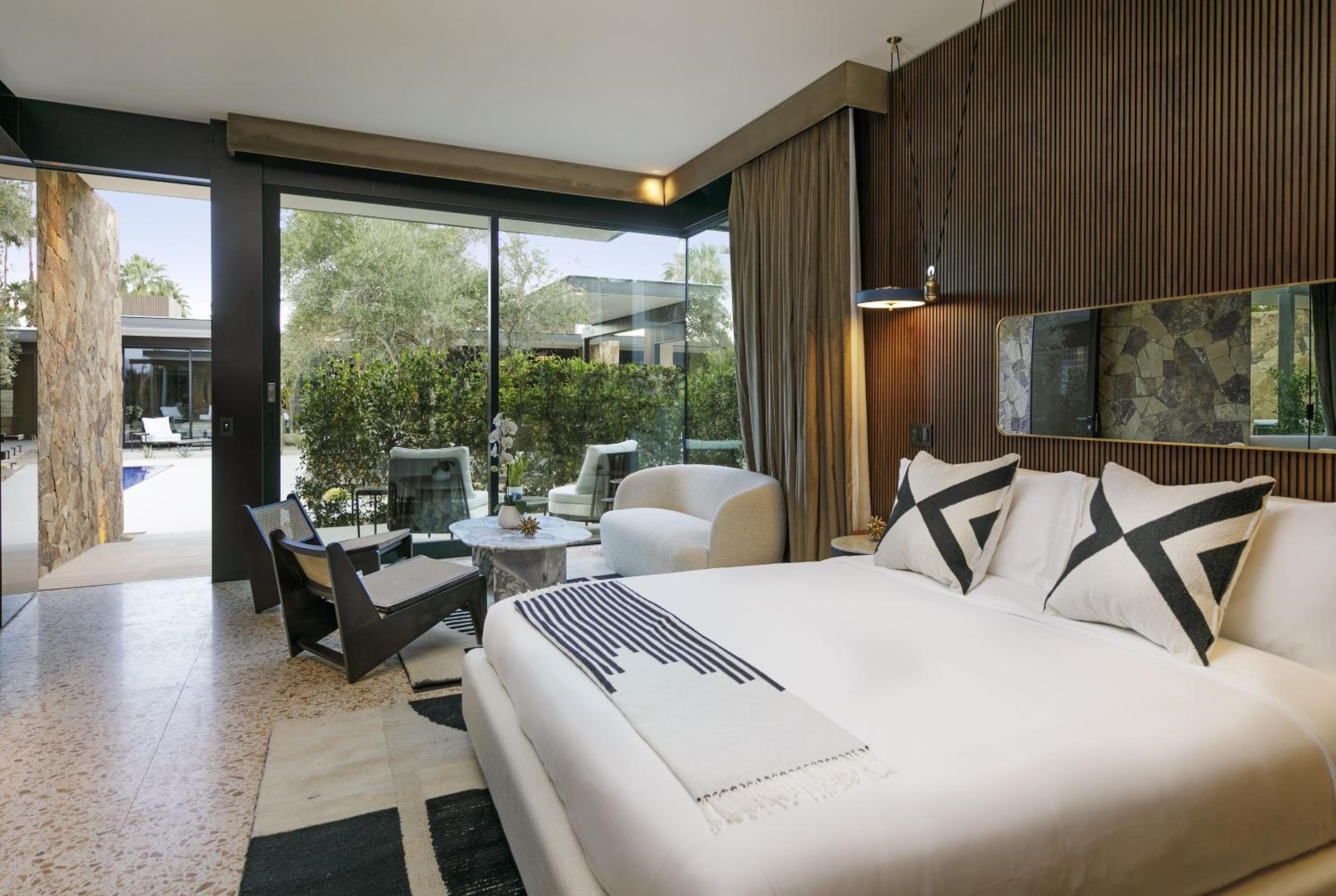 Suite with Garden View