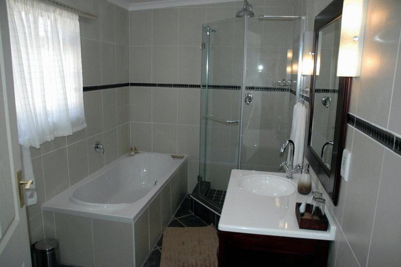 Suite - Photo 3