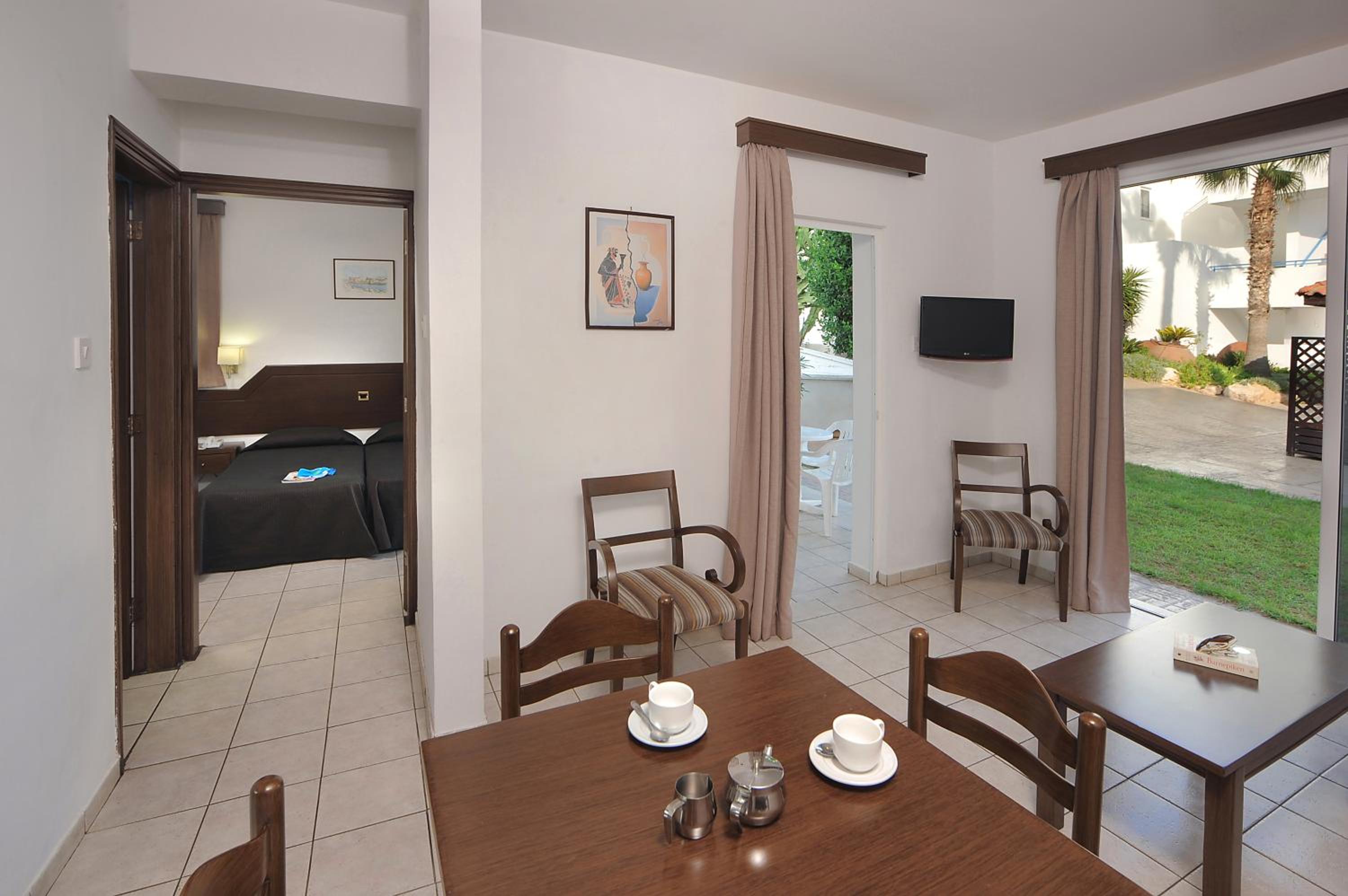One-Bedroom Apartment - Photo 4