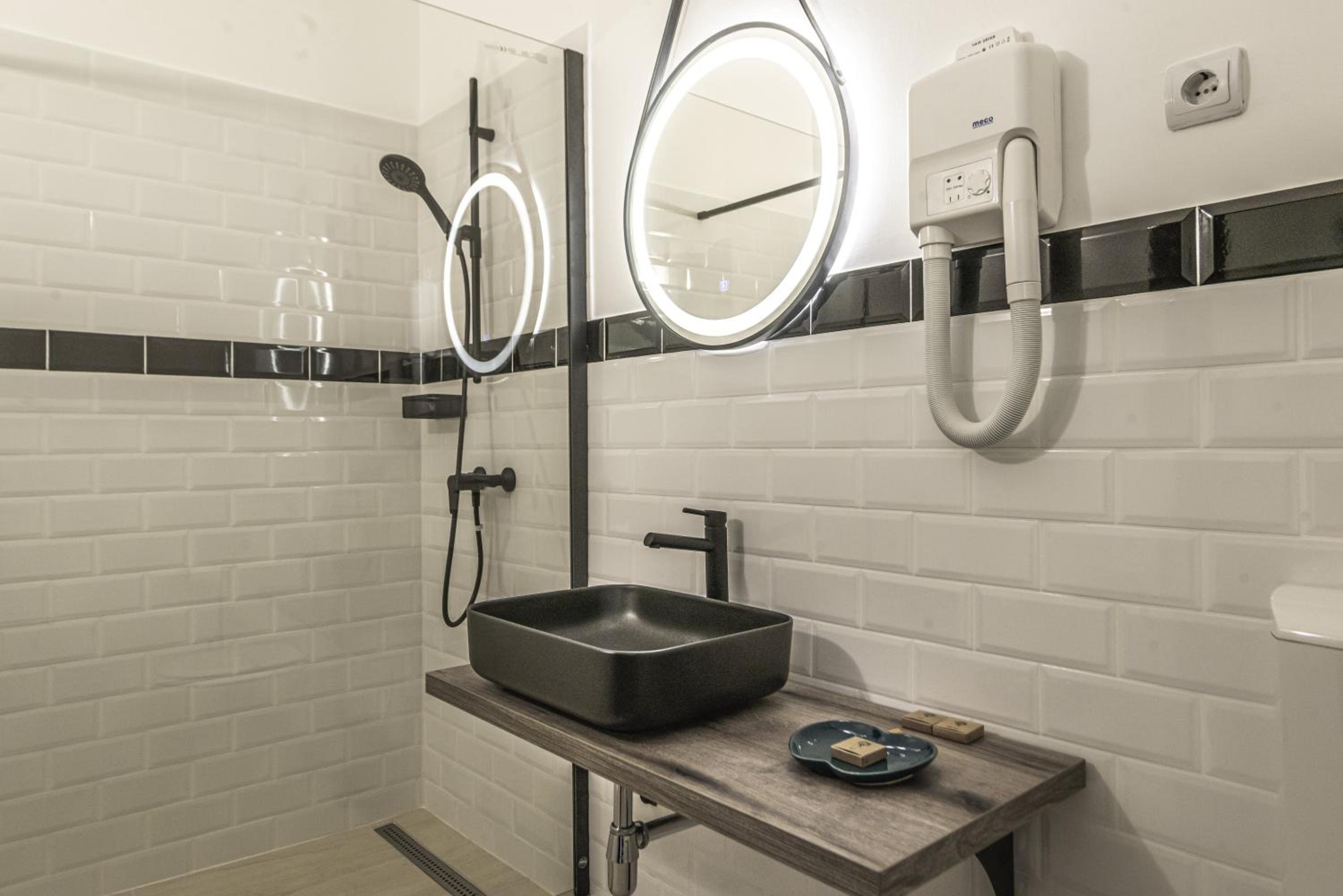 Deluxe Double or Twin Room photo 2